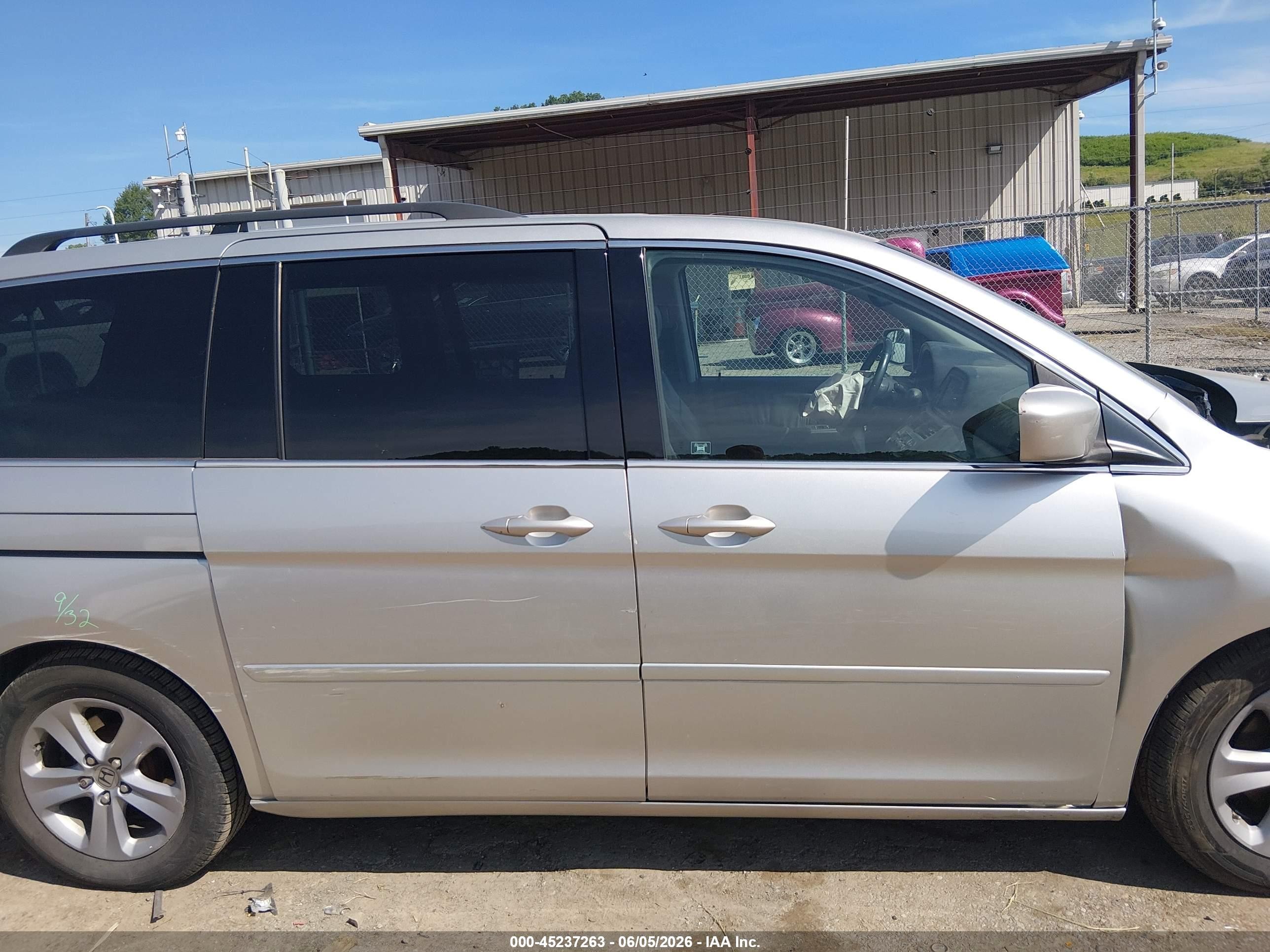2009 Honda Odyssey Touring Silver vin: 5FNRL38949B039594