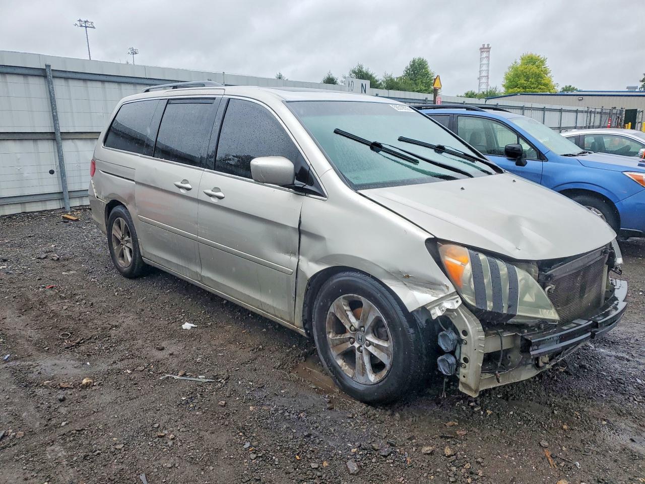 2008 Honda Odyssey Touring Silver vin: 5FNRL38958B051803