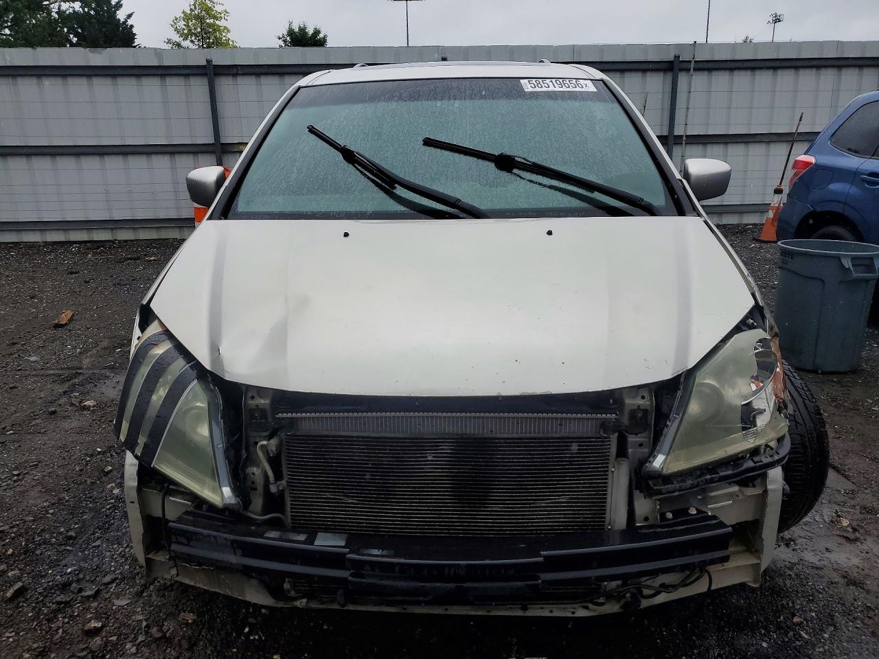 2008 Honda Odyssey Touring Silver vin: 5FNRL38958B051803