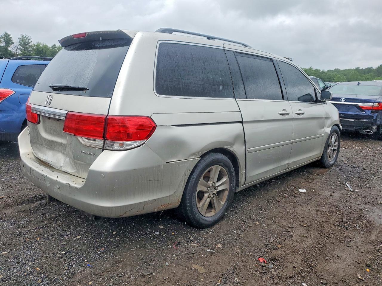 2008 Honda Odyssey Touring Silver vin: 5FNRL38958B051803