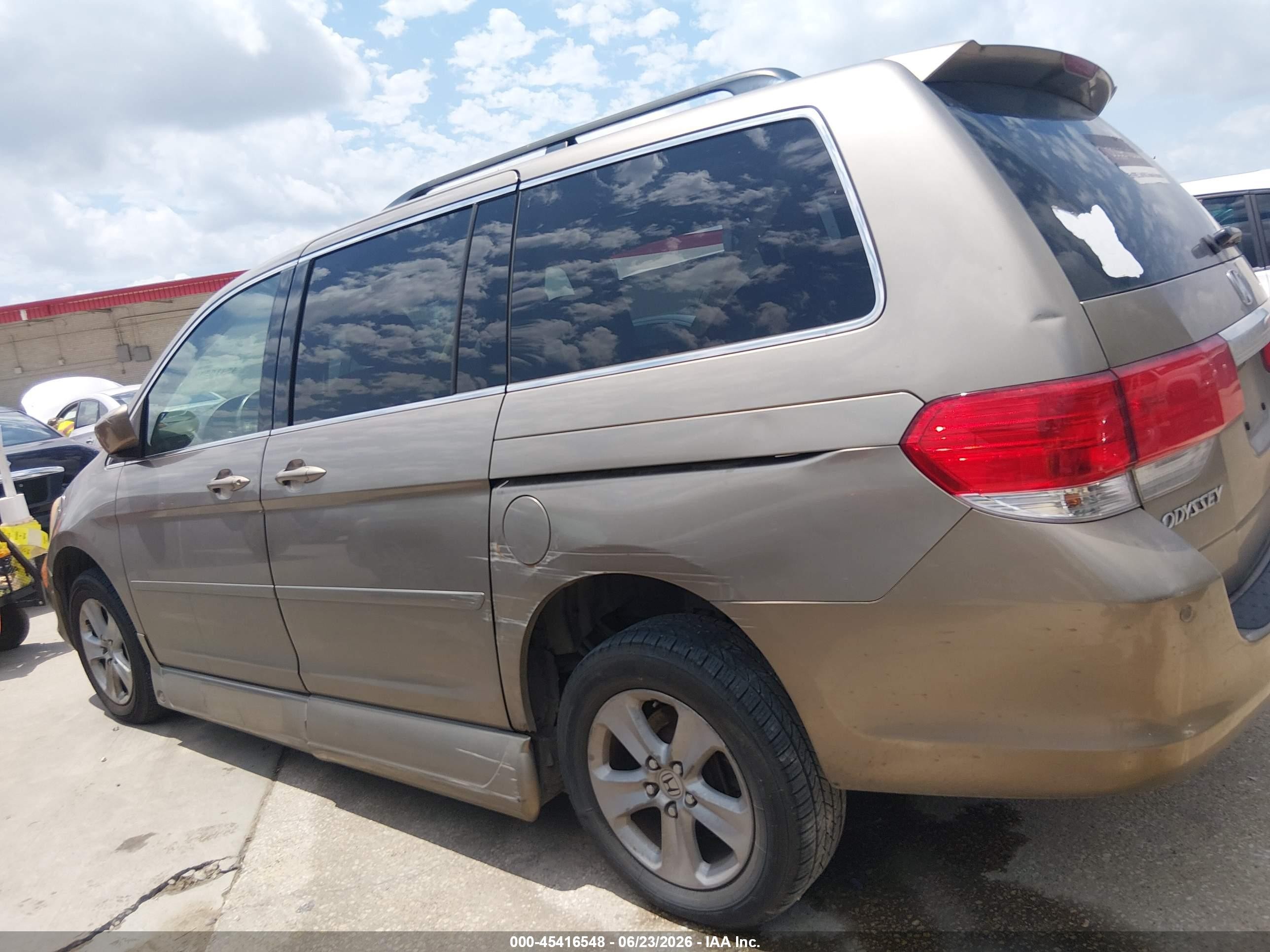 2009 Honda Odyssey Touring Beige vin: 5FNRL38959B052645