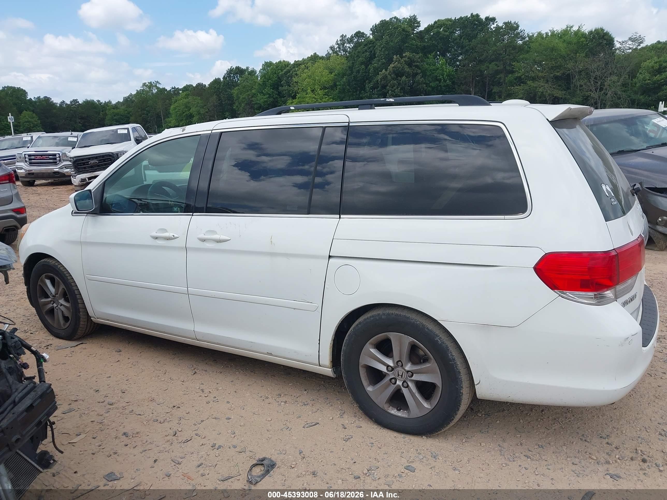 2009 Honda Odyssey Touring White vin: 5FNRL38969B009996