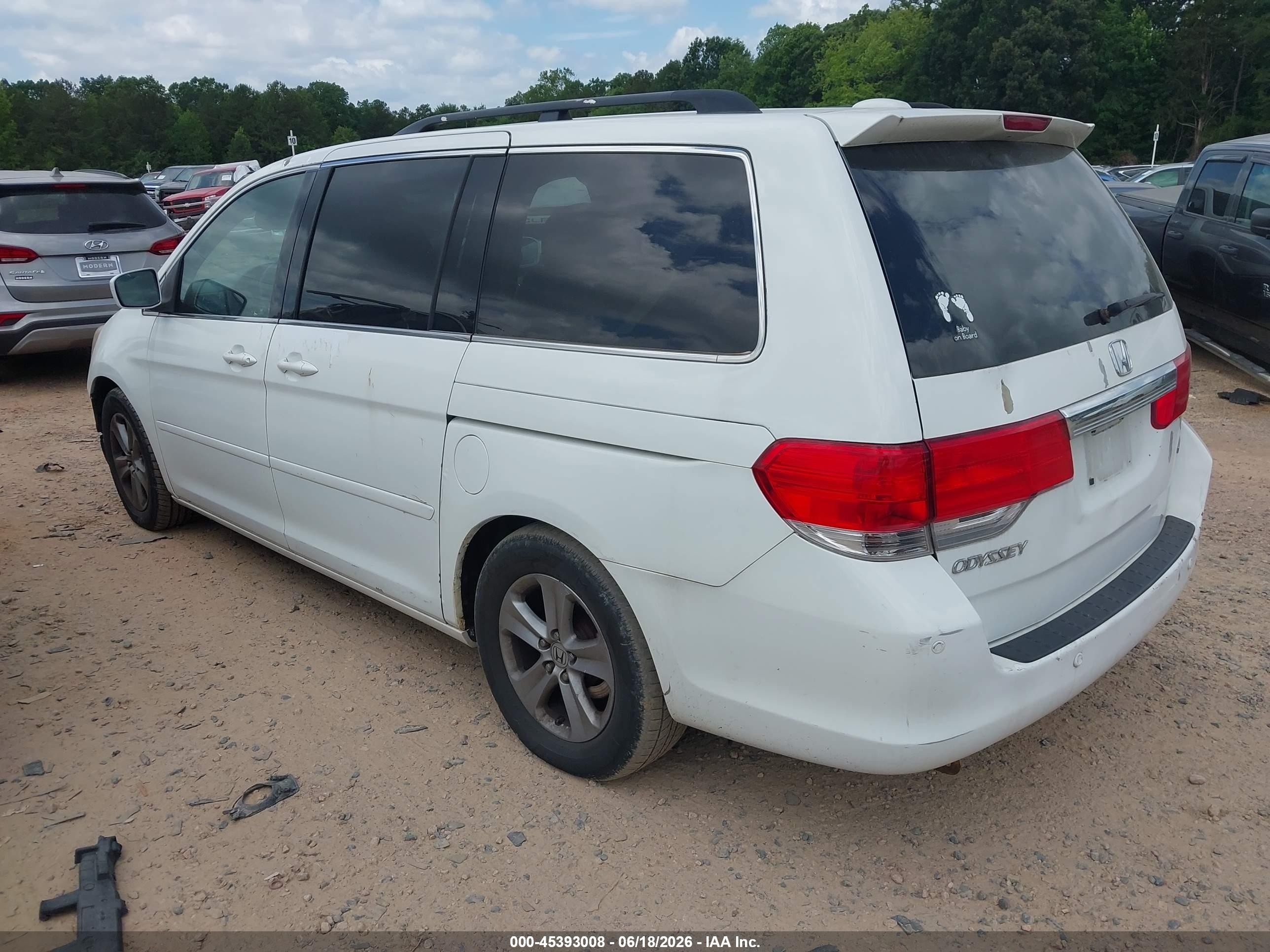 2009 Honda Odyssey Touring White vin: 5FNRL38969B009996