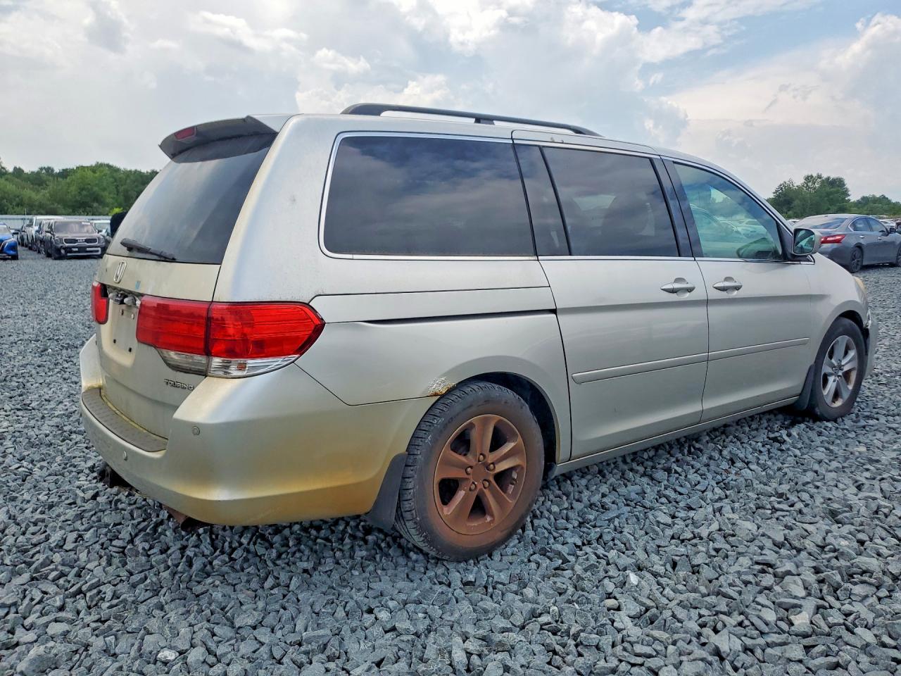 2008 Honda Odyssey Touring Silver vin: 5FNRL38978B004062