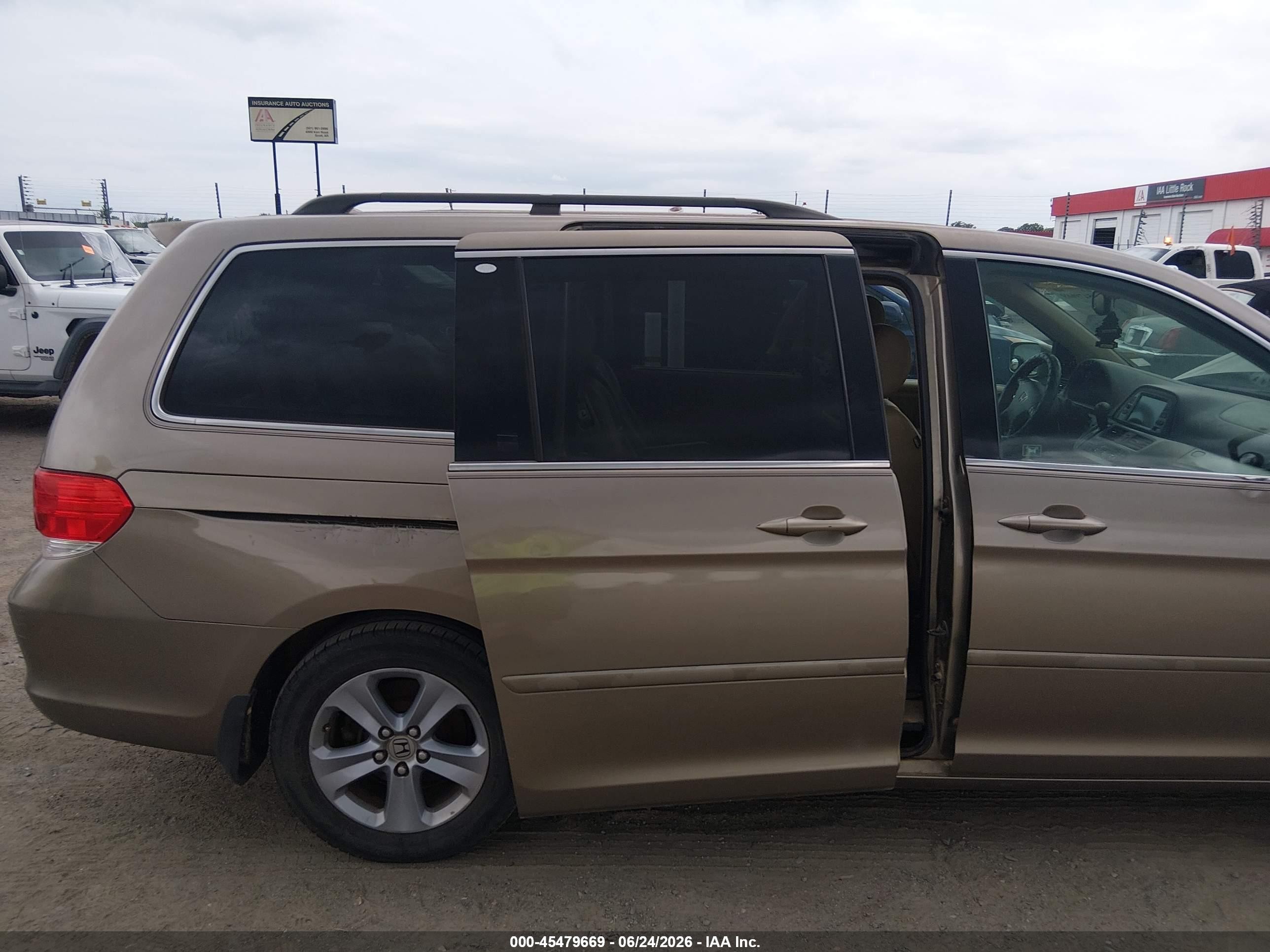 2008 Honda Odyssey Touring Gold vin: 5FNRL38978B081904