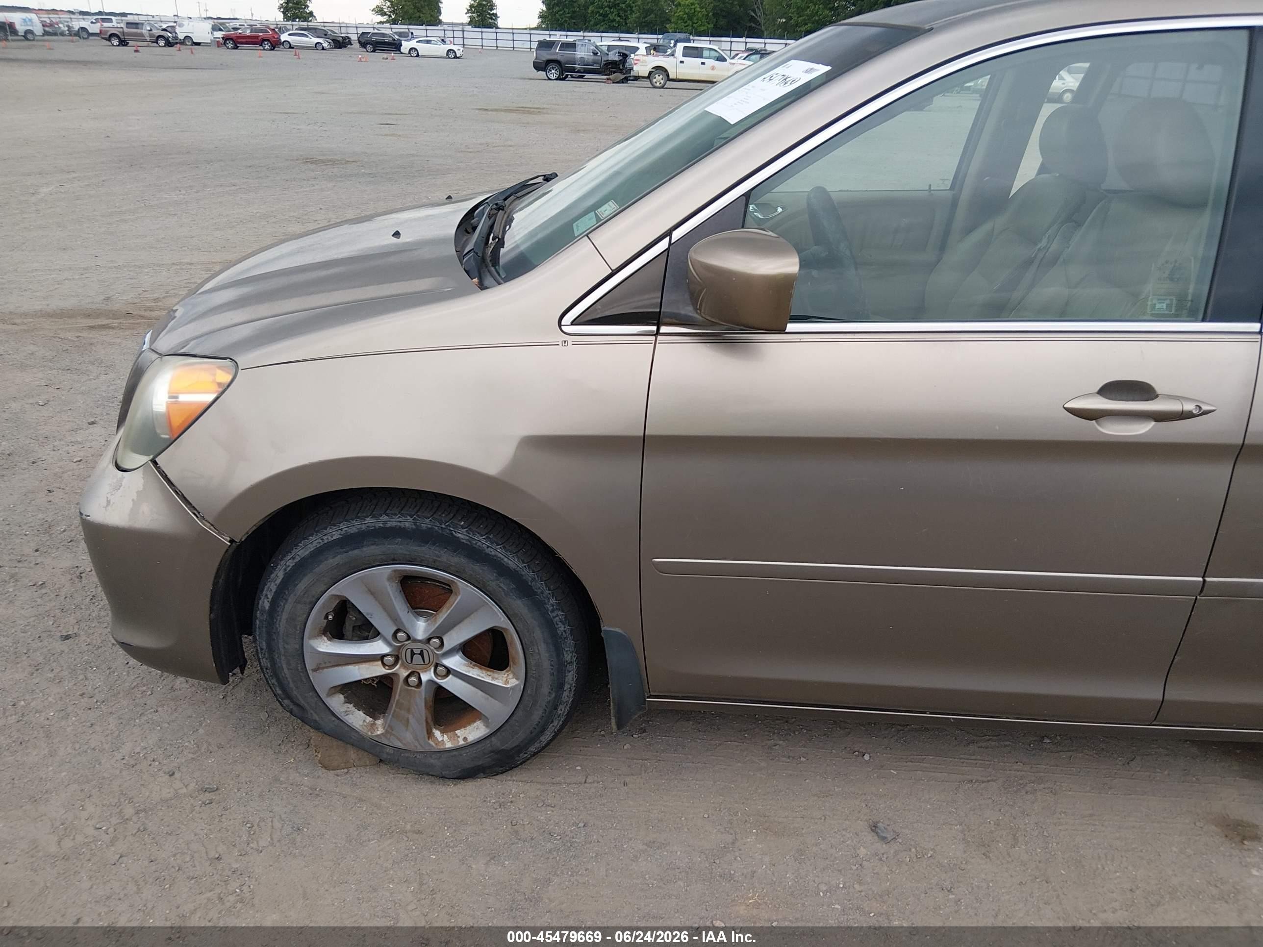 2008 Honda Odyssey Touring Gold vin: 5FNRL38978B081904