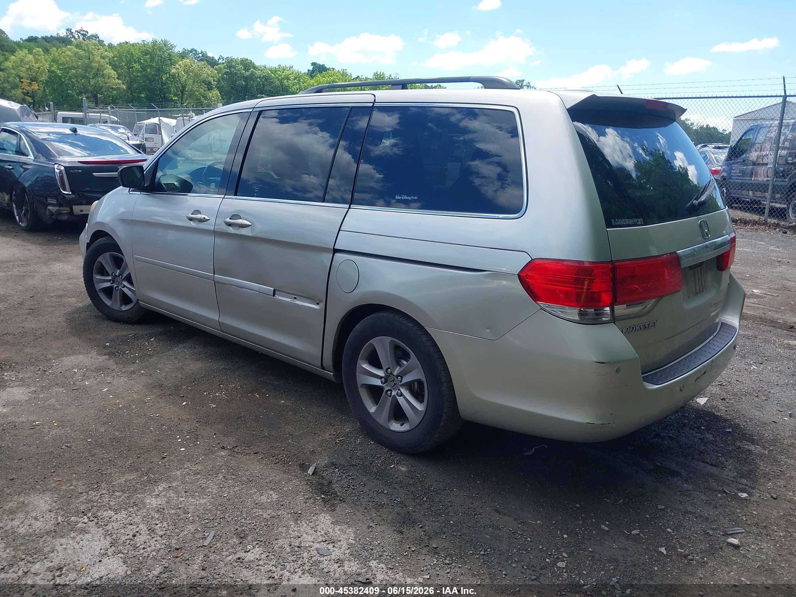 2008 Honda Odyssey Touring Gray vin: 5FNRL38998B090328
