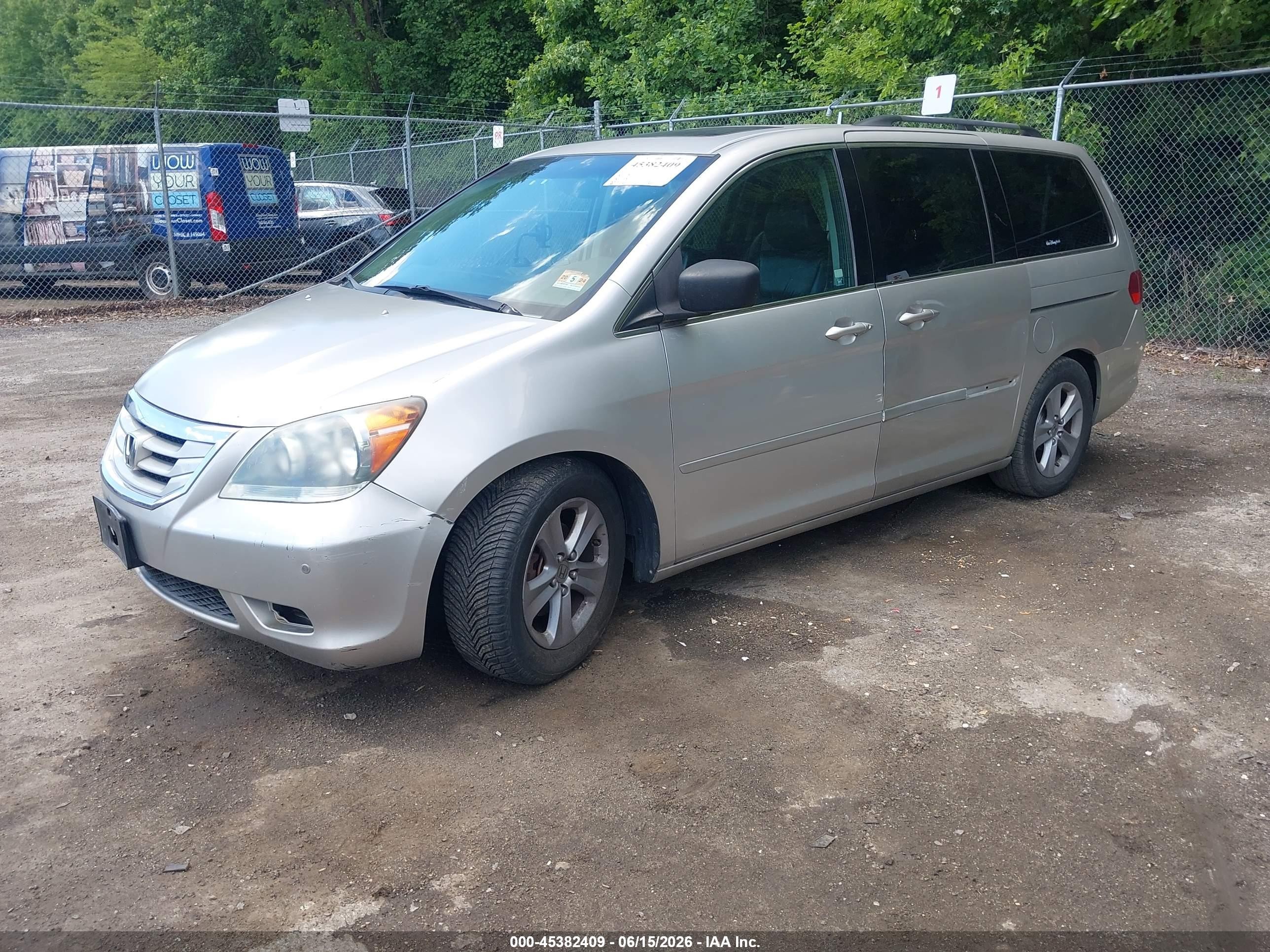 2008 Honda Odyssey Touring Gray vin: 5FNRL38998B090328