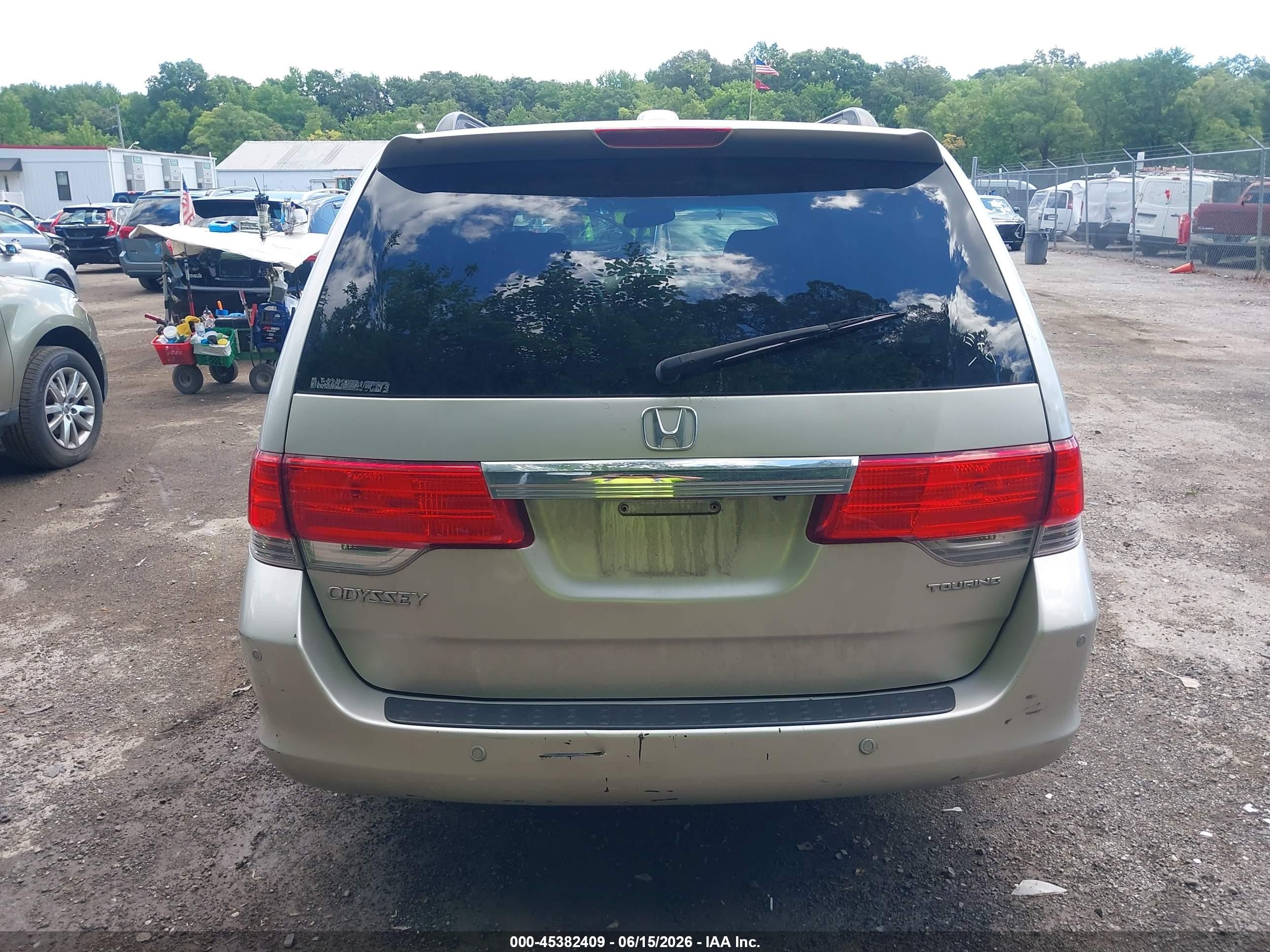 2008 Honda Odyssey Touring Gray vin: 5FNRL38998B090328