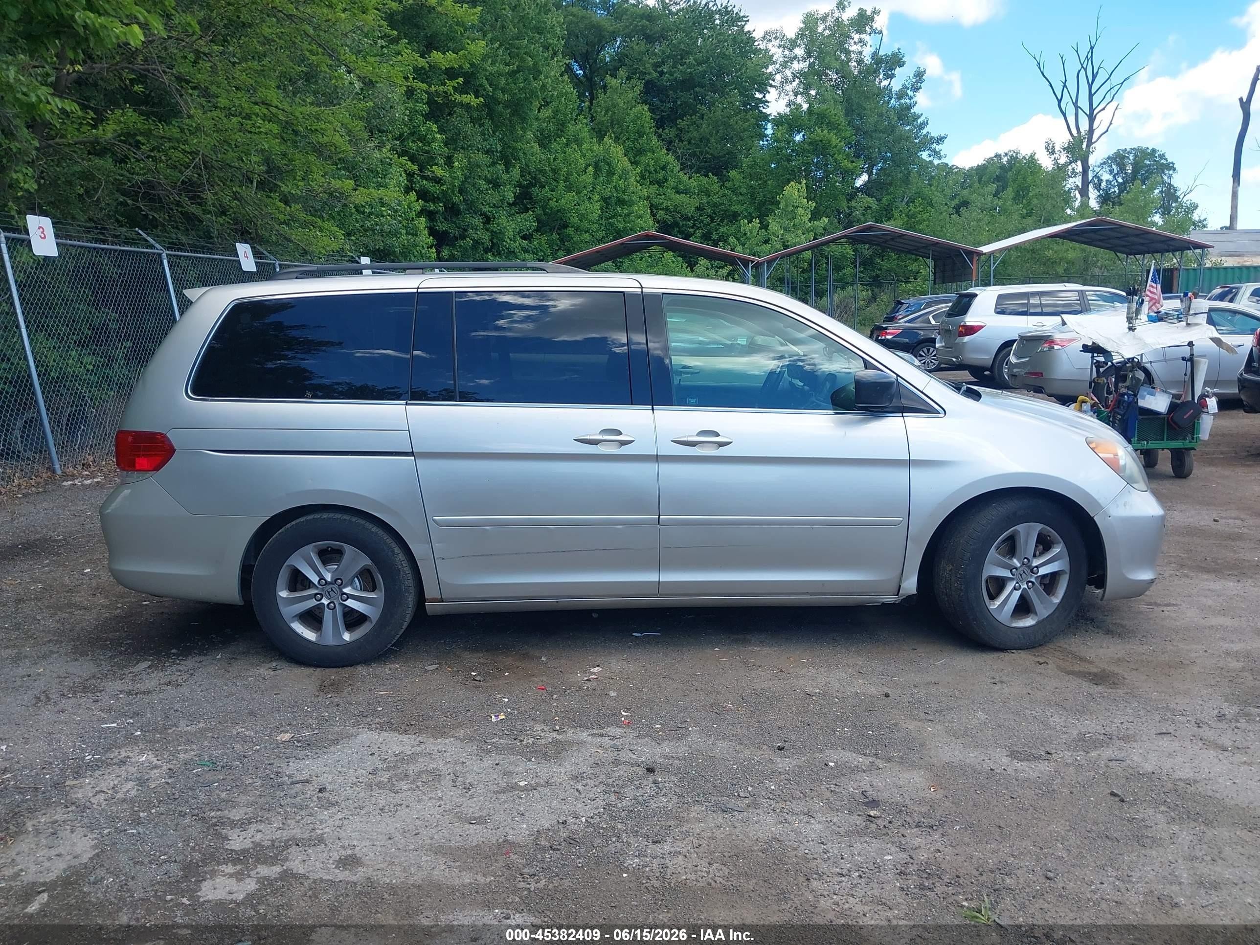 2008 Honda Odyssey Touring Gray vin: 5FNRL38998B090328
