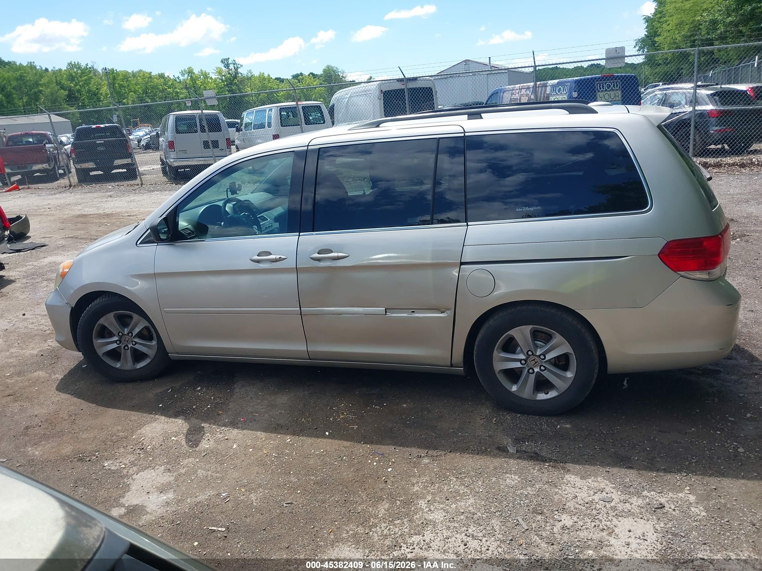 2008 Honda Odyssey Touring Gray vin: 5FNRL38998B090328