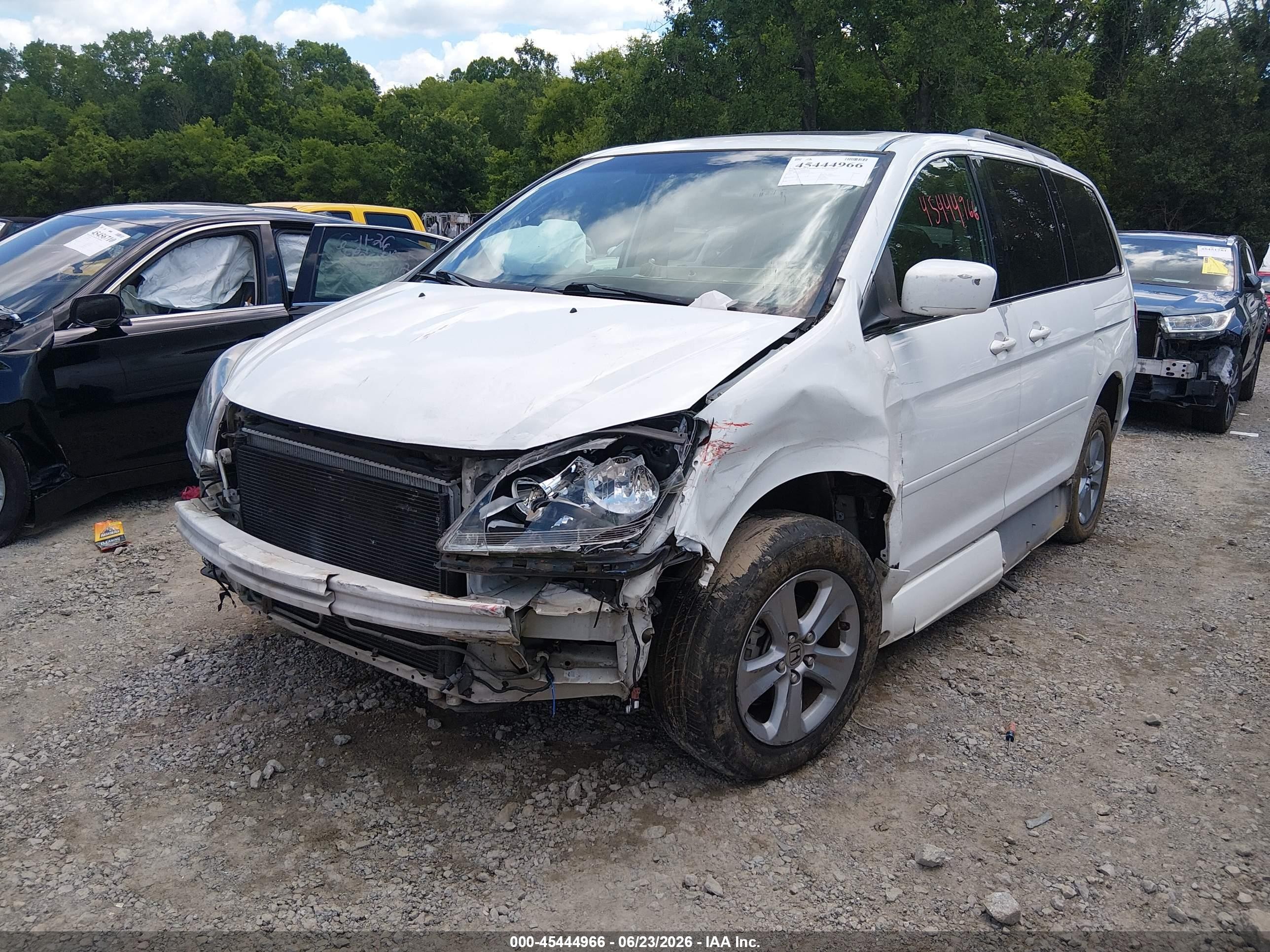 2008 Honda Odyssey Touring White vin: 5FNRL389X8B043230