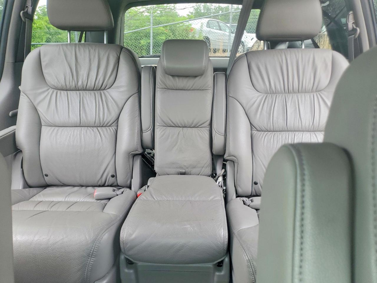 2008 Honda Odyssey Touring Silver vin: 5FNRL389X8B066913