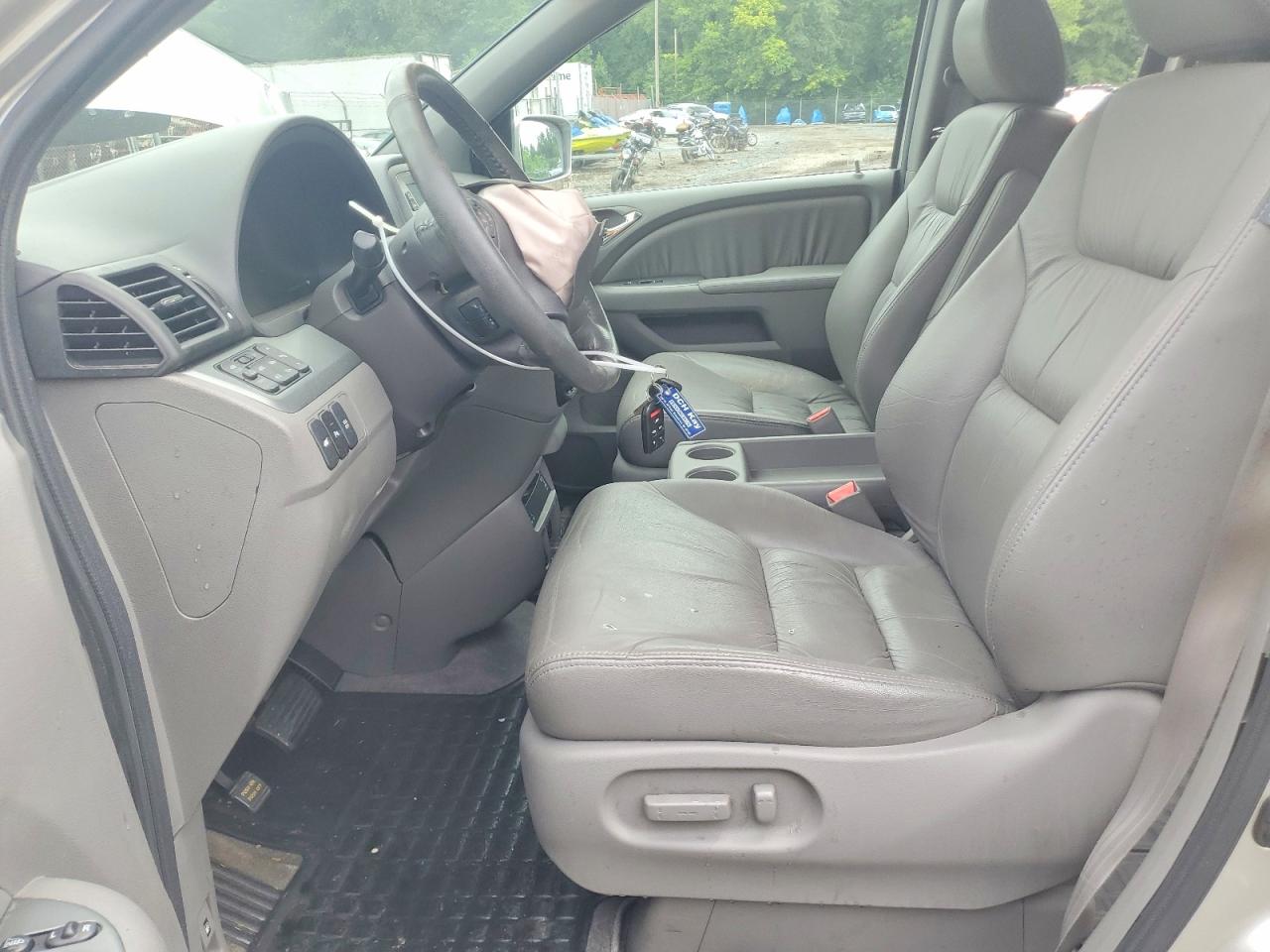 2008 Honda Odyssey Touring Silver vin: 5FNRL389X8B066913