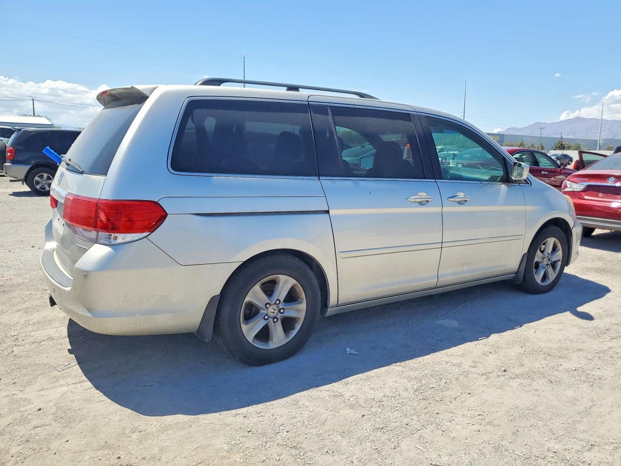 2009 Honda Odyssey Touring Silver vin: 5FNRL389X9B057968