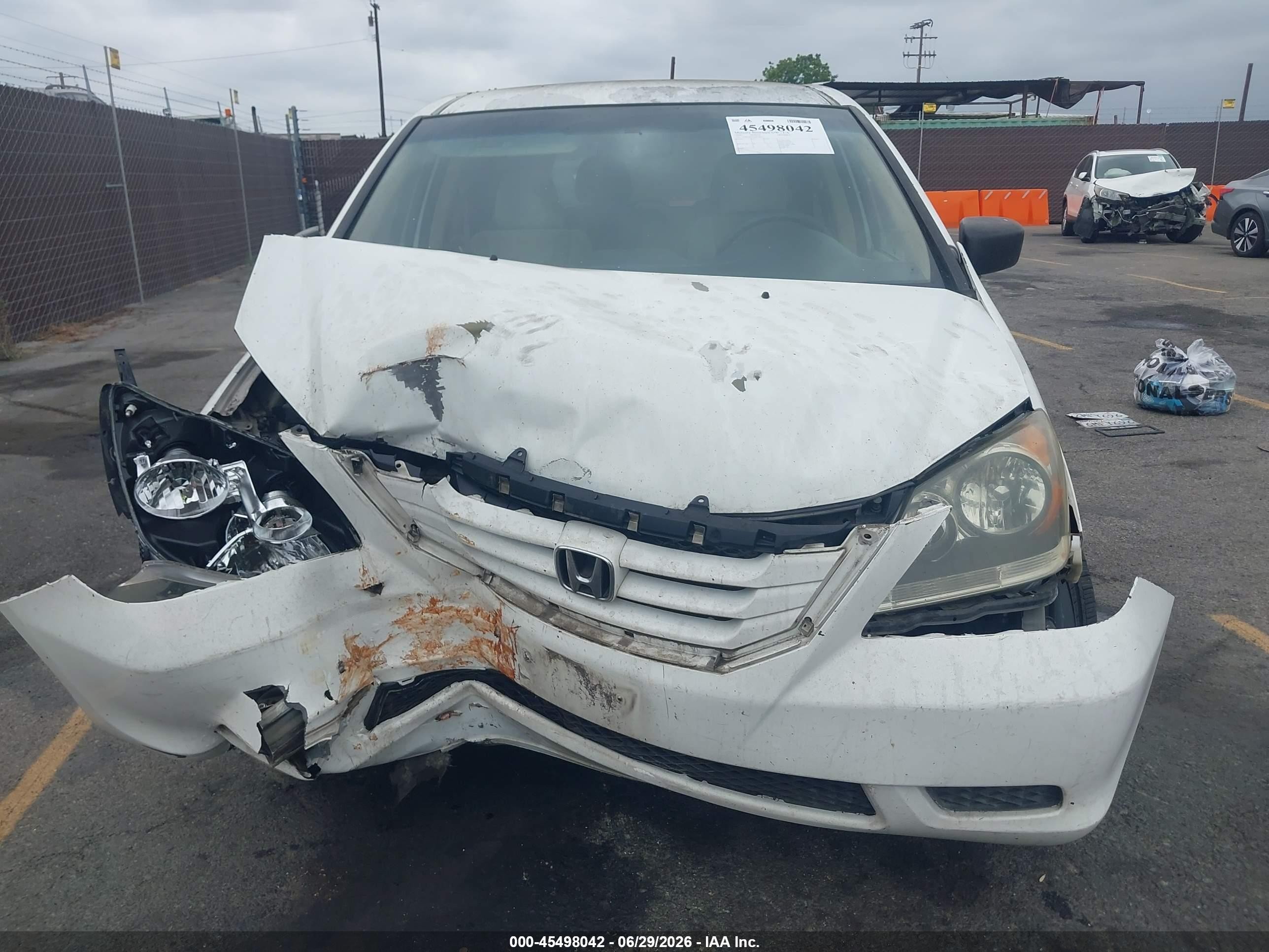 2010 Honda Odyssey Lx White vin: 5FNRL3H20AB037803