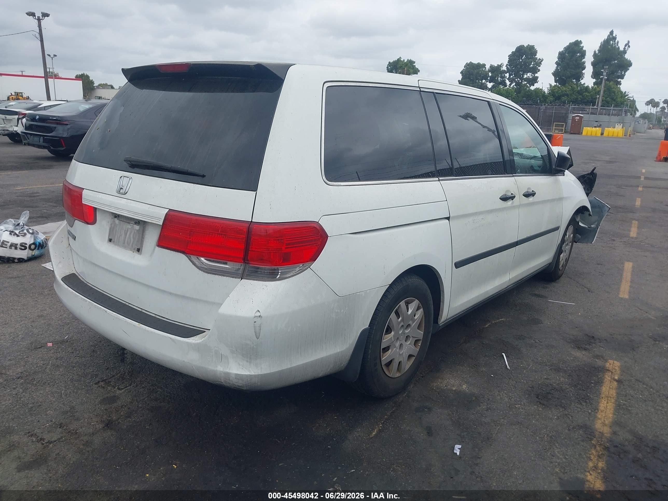 2010 Honda Odyssey Lx White vin: 5FNRL3H20AB037803