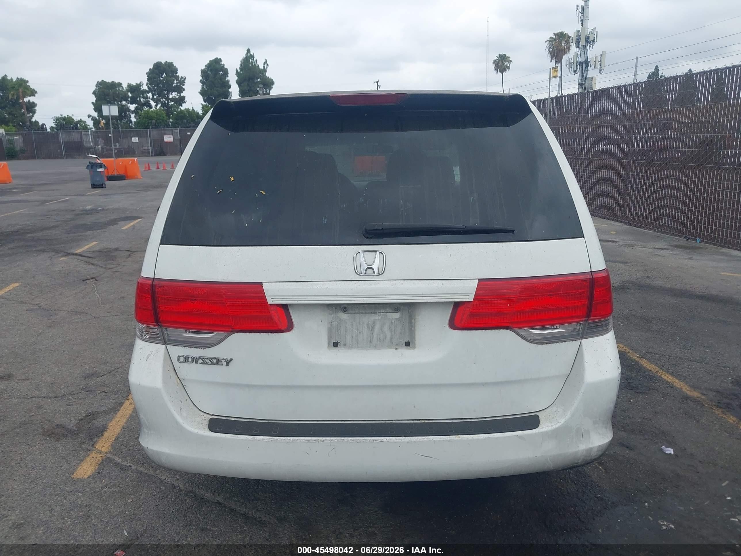 2010 Honda Odyssey Lx White vin: 5FNRL3H20AB037803