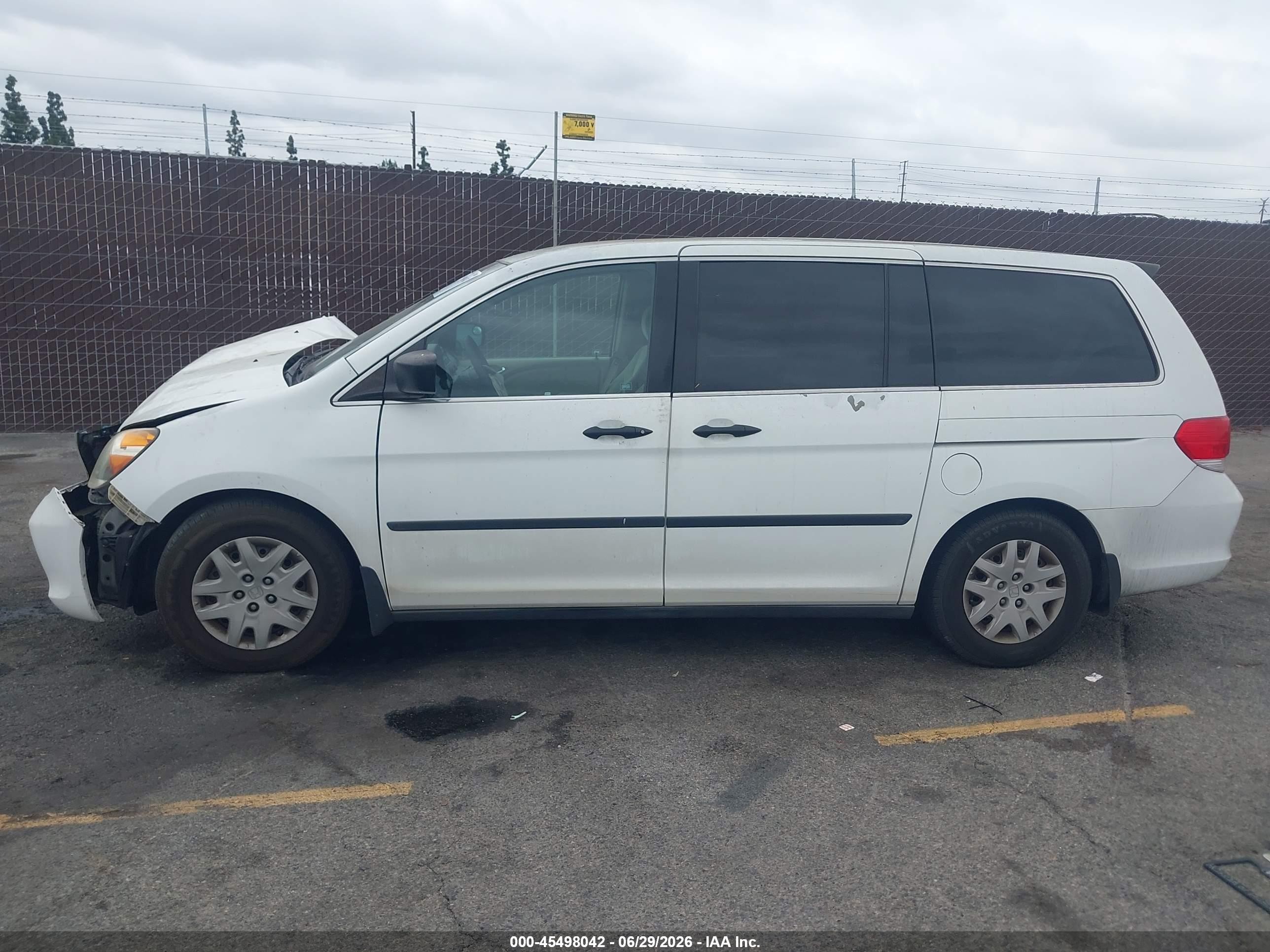 2010 Honda Odyssey Lx White vin: 5FNRL3H20AB037803