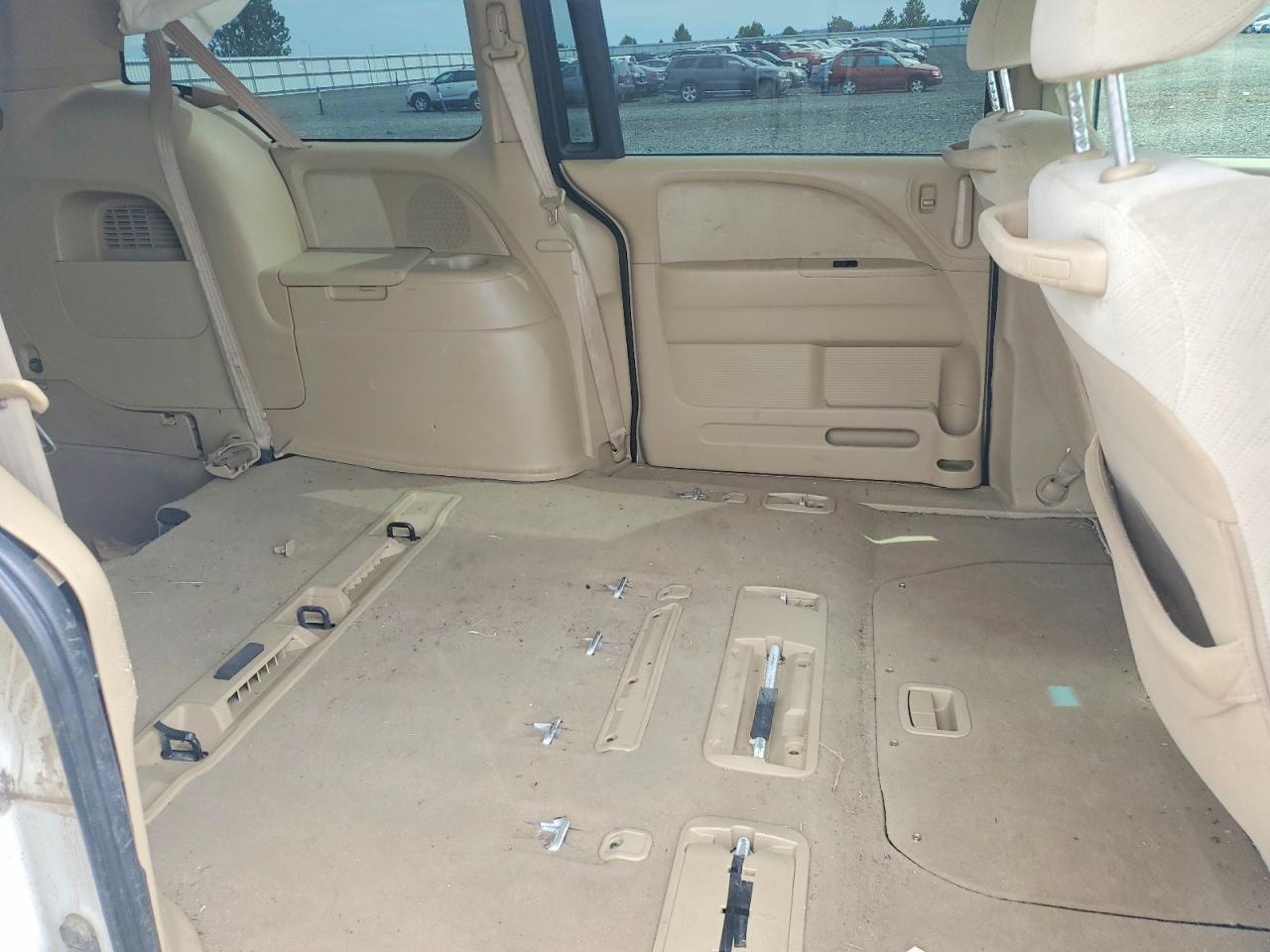 2010 Honda Odyssey Lx White vin: 5FNRL3H20AB110328