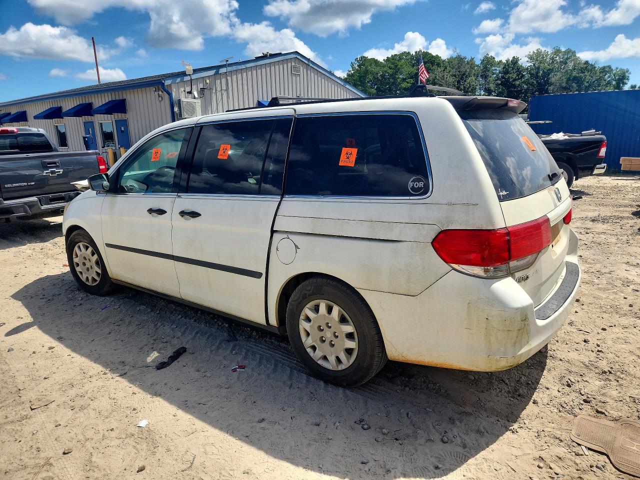 2010 Honda Odyssey Lx White vin: 5FNRL3H21AB034277
