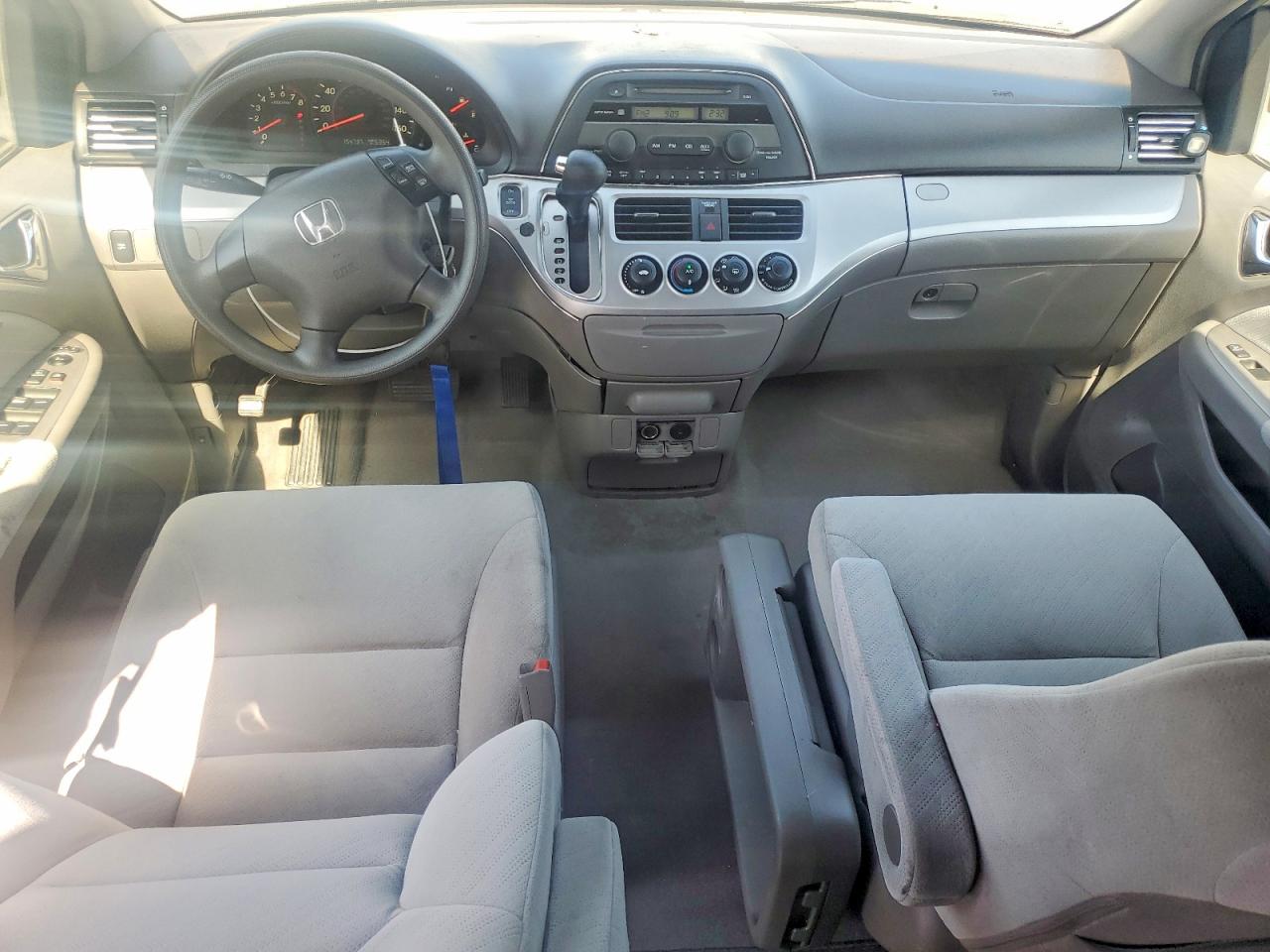 2010 Honda Odyssey Silver vin: 5FNRL3H21AB050446