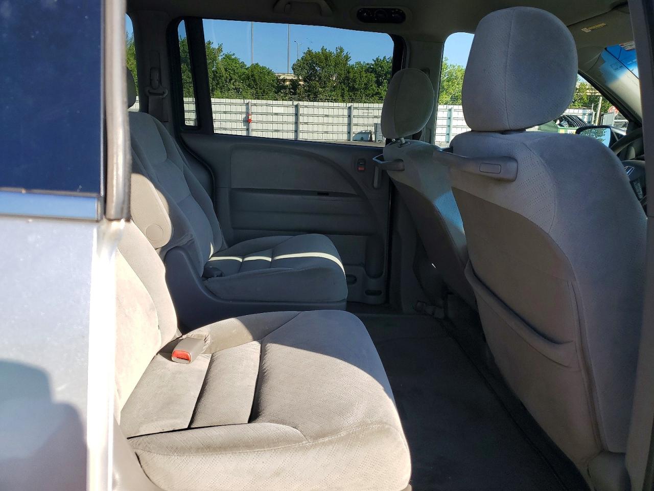 2010 Honda Odyssey Lx Silver vin: 5FNRL3H21AB111844