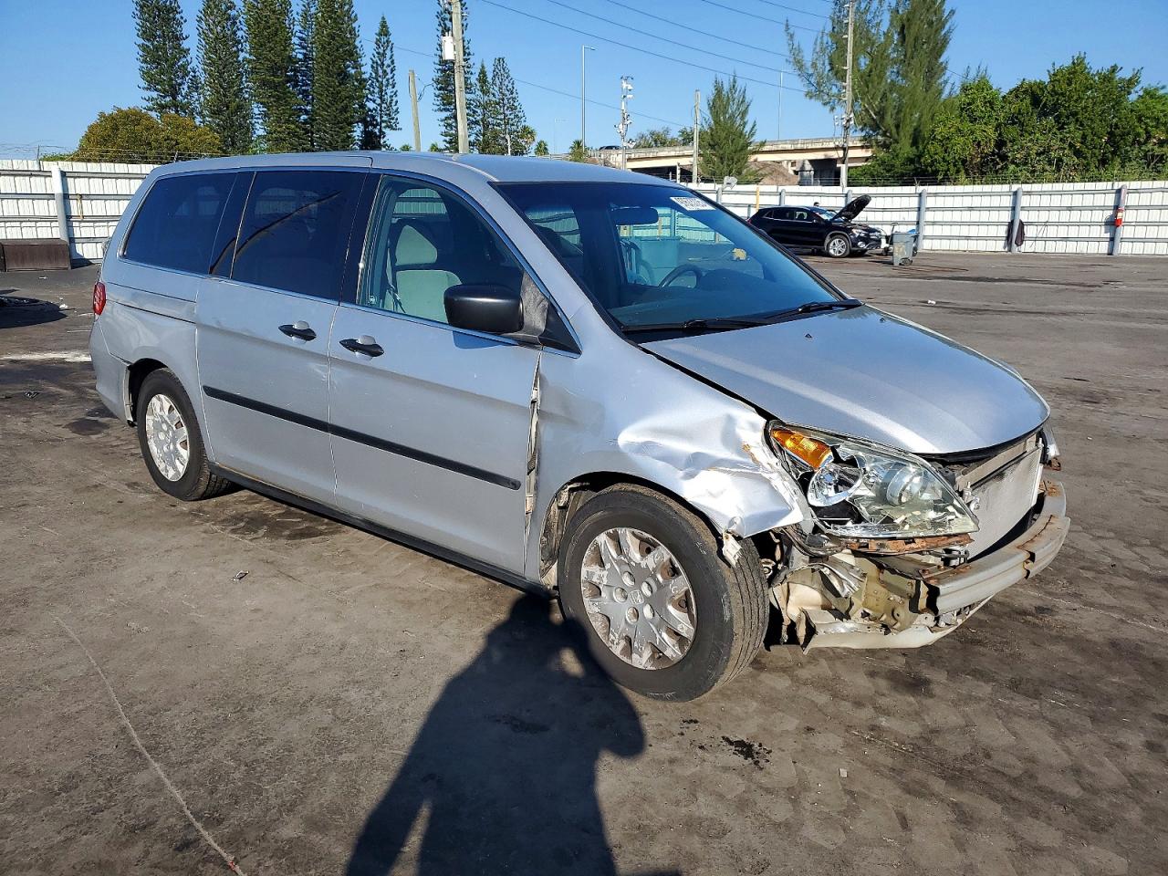 2010 Honda Odyssey Lx Silver vin: 5FNRL3H21AB111844