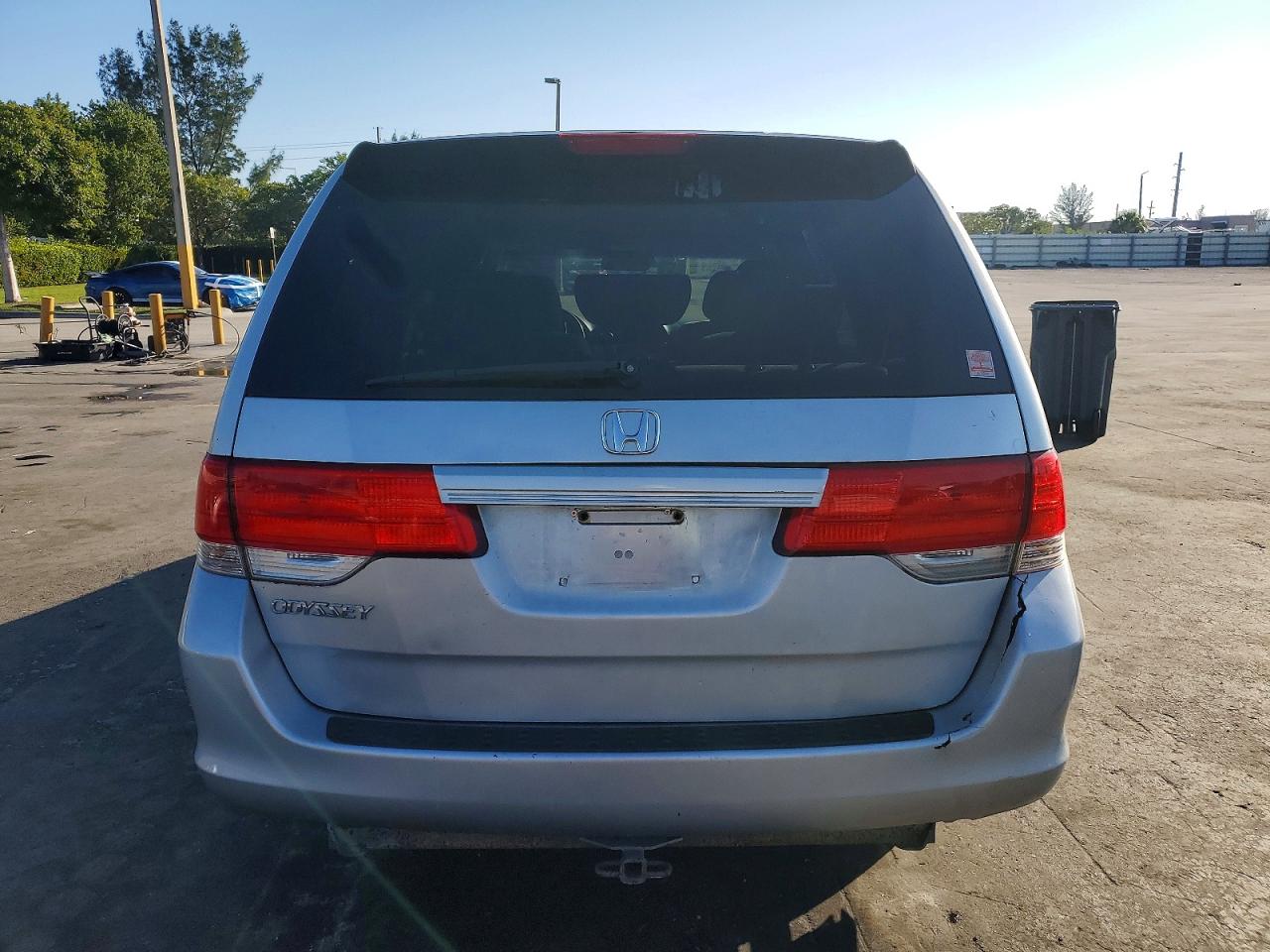 2010 Honda Odyssey Lx Silver vin: 5FNRL3H21AB111844