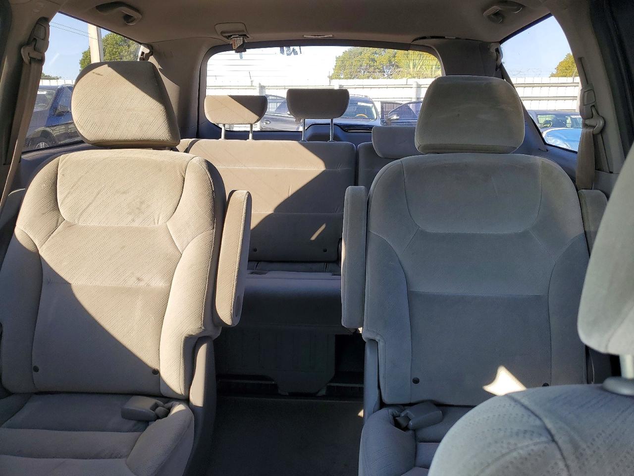 2010 Honda Odyssey Lx Silver vin: 5FNRL3H21AB111844