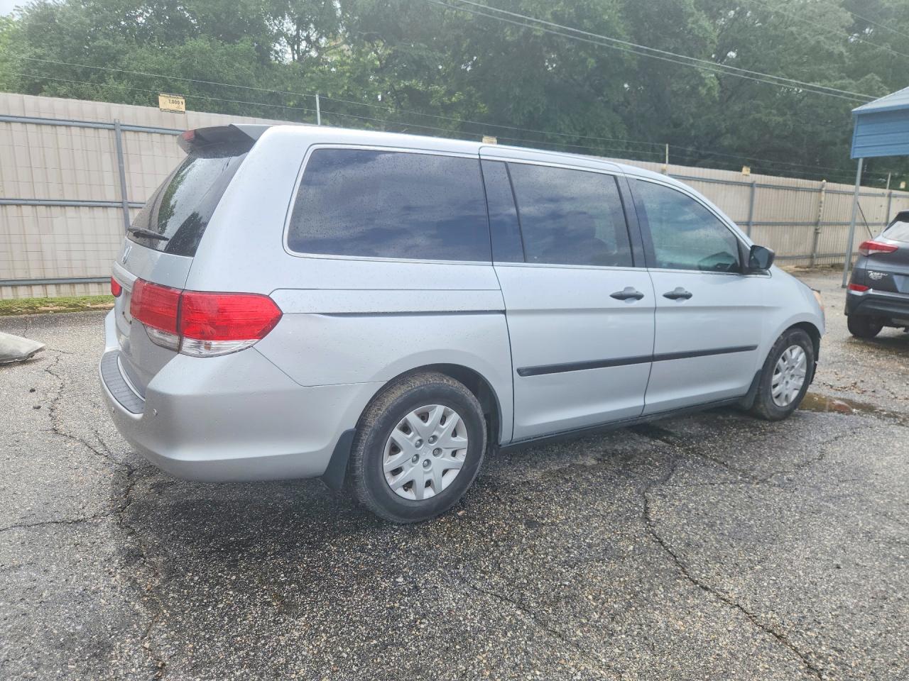 2010 Honda Odyssey Lx Silver vin: 5FNRL3H24AB027355