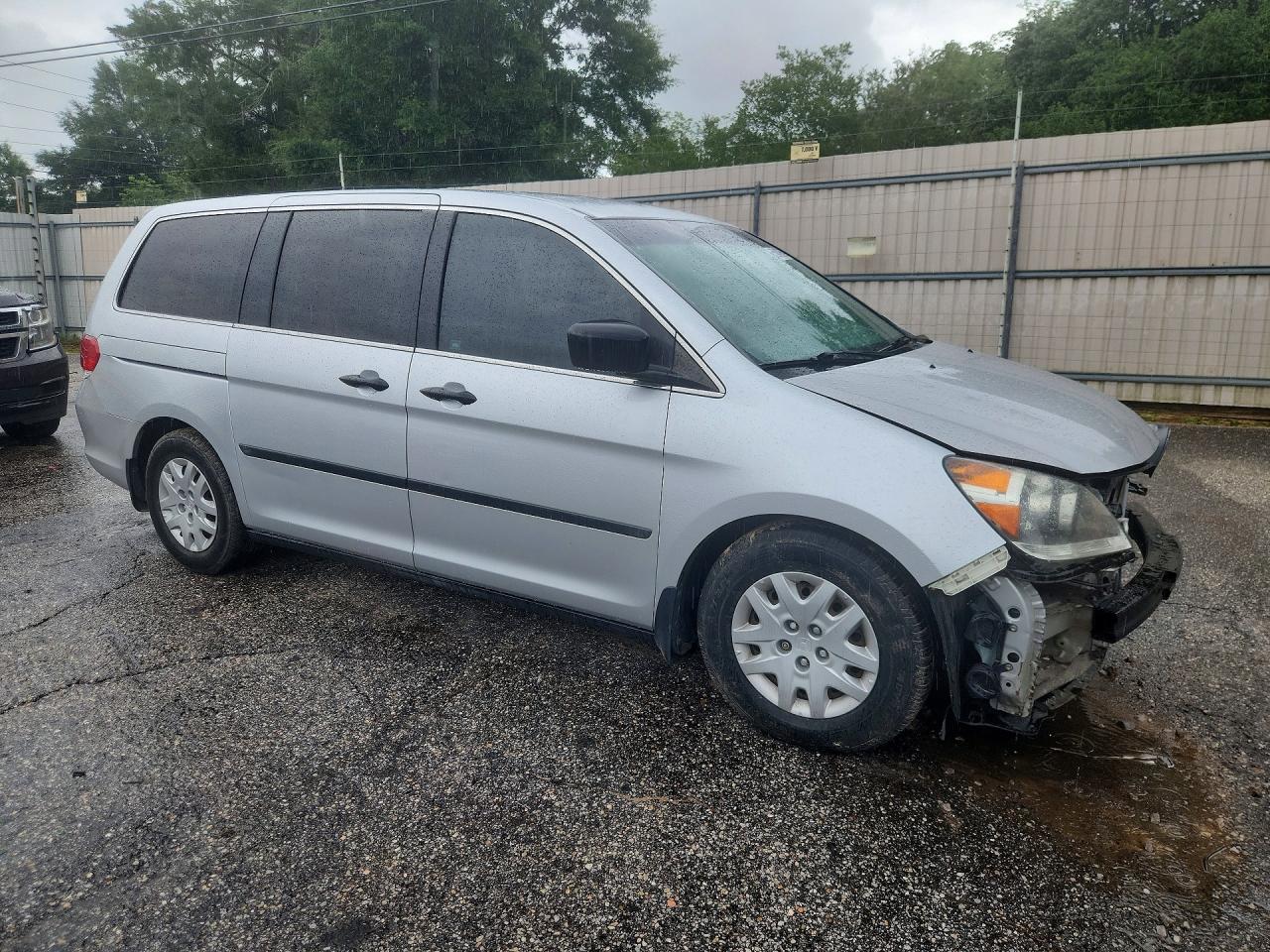 2010 Honda Odyssey Lx Silver vin: 5FNRL3H24AB027355
