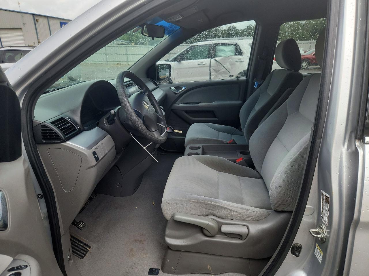 2010 Honda Odyssey Lx Silver vin: 5FNRL3H24AB027355