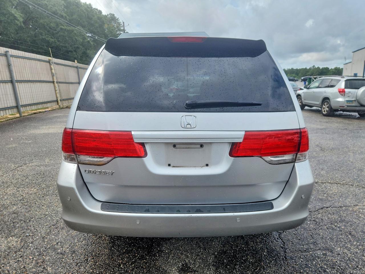 2010 Honda Odyssey Lx Silver vin: 5FNRL3H24AB027355
