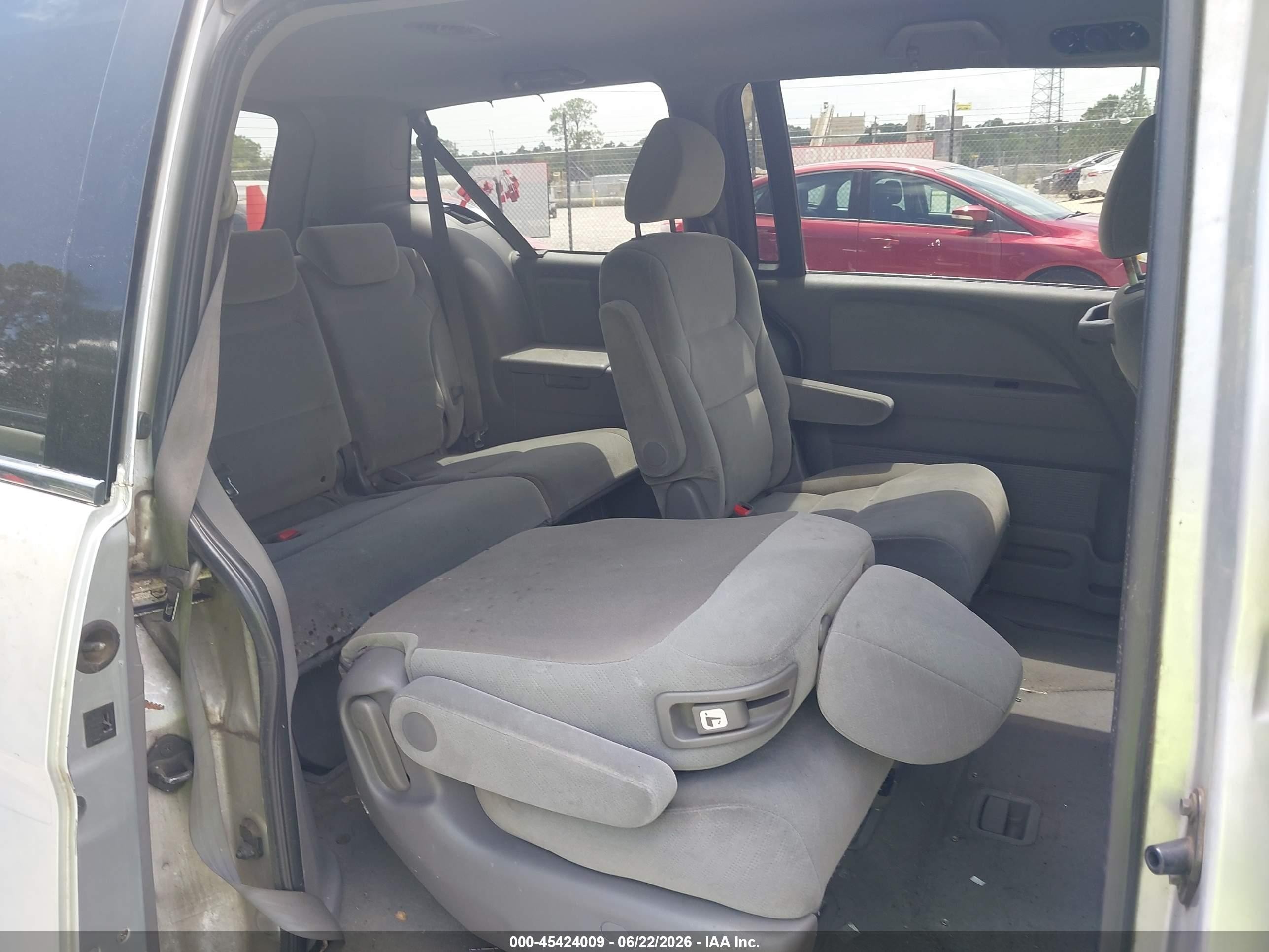2010 Honda Odyssey Lx Silver vin: 5FNRL3H25AB110275