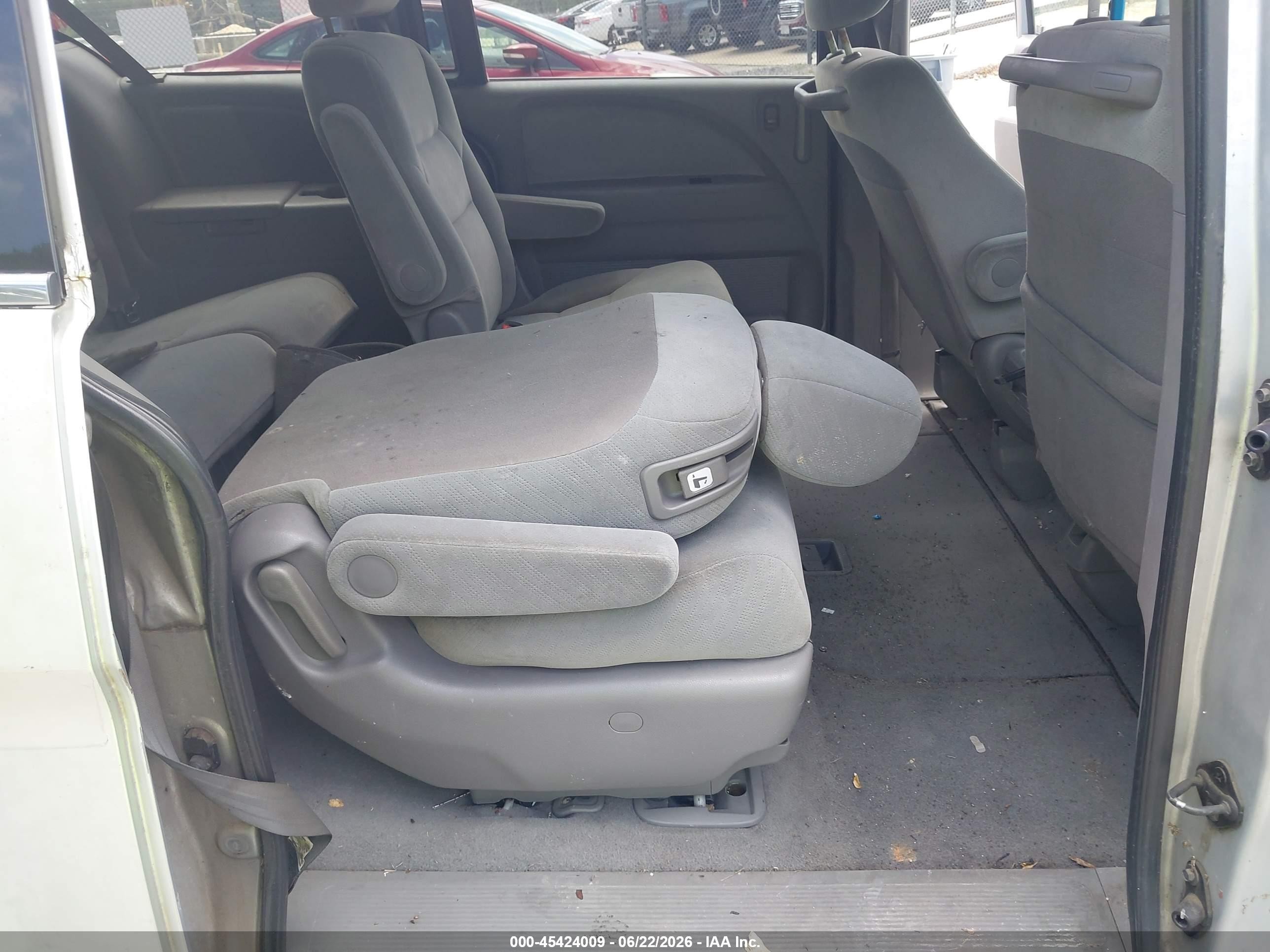 2010 Honda Odyssey Lx Silver vin: 5FNRL3H25AB110275