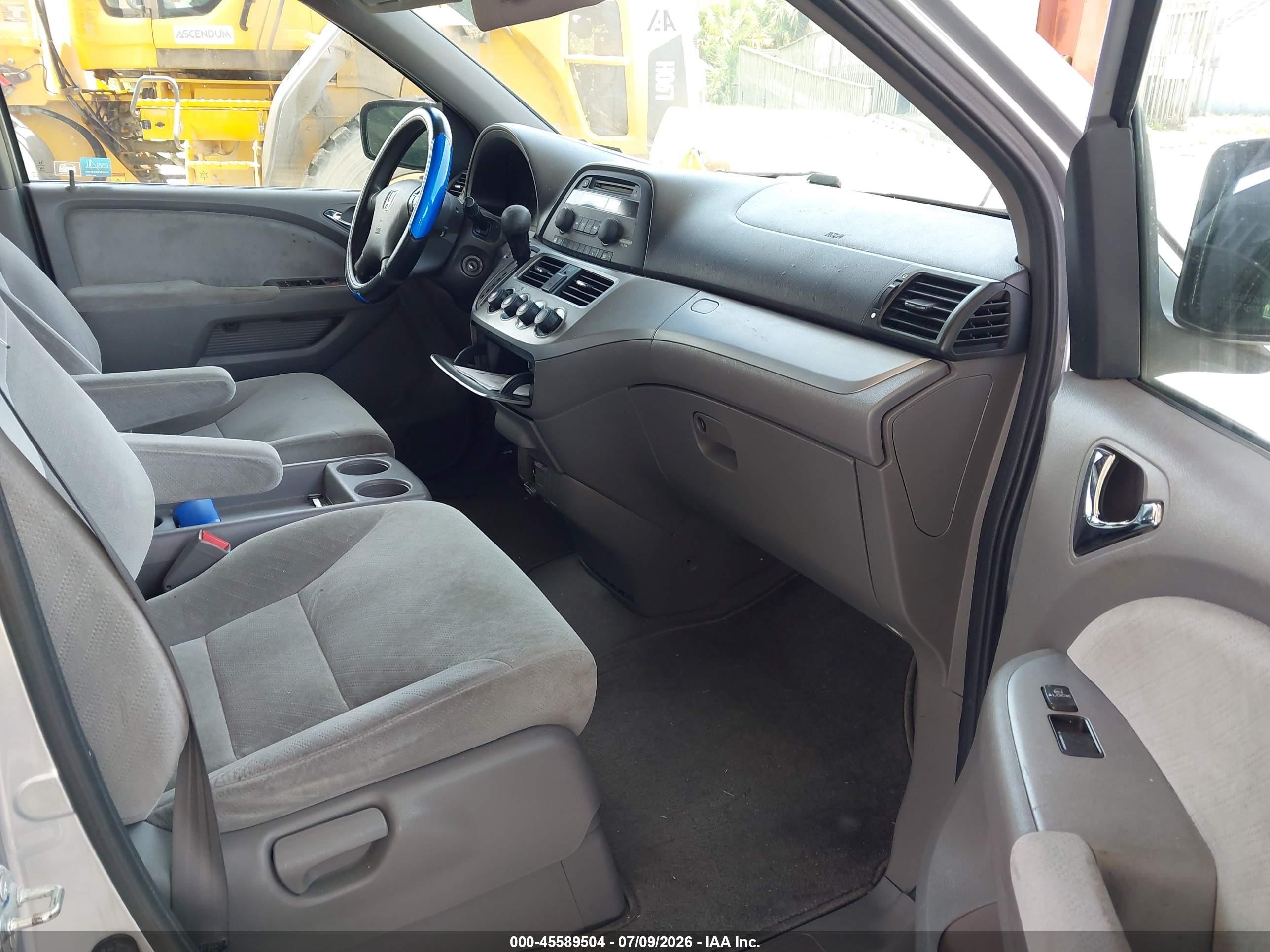 2010 Honda Odyssey Lx Silver vin: 5FNRL3H28AB053411