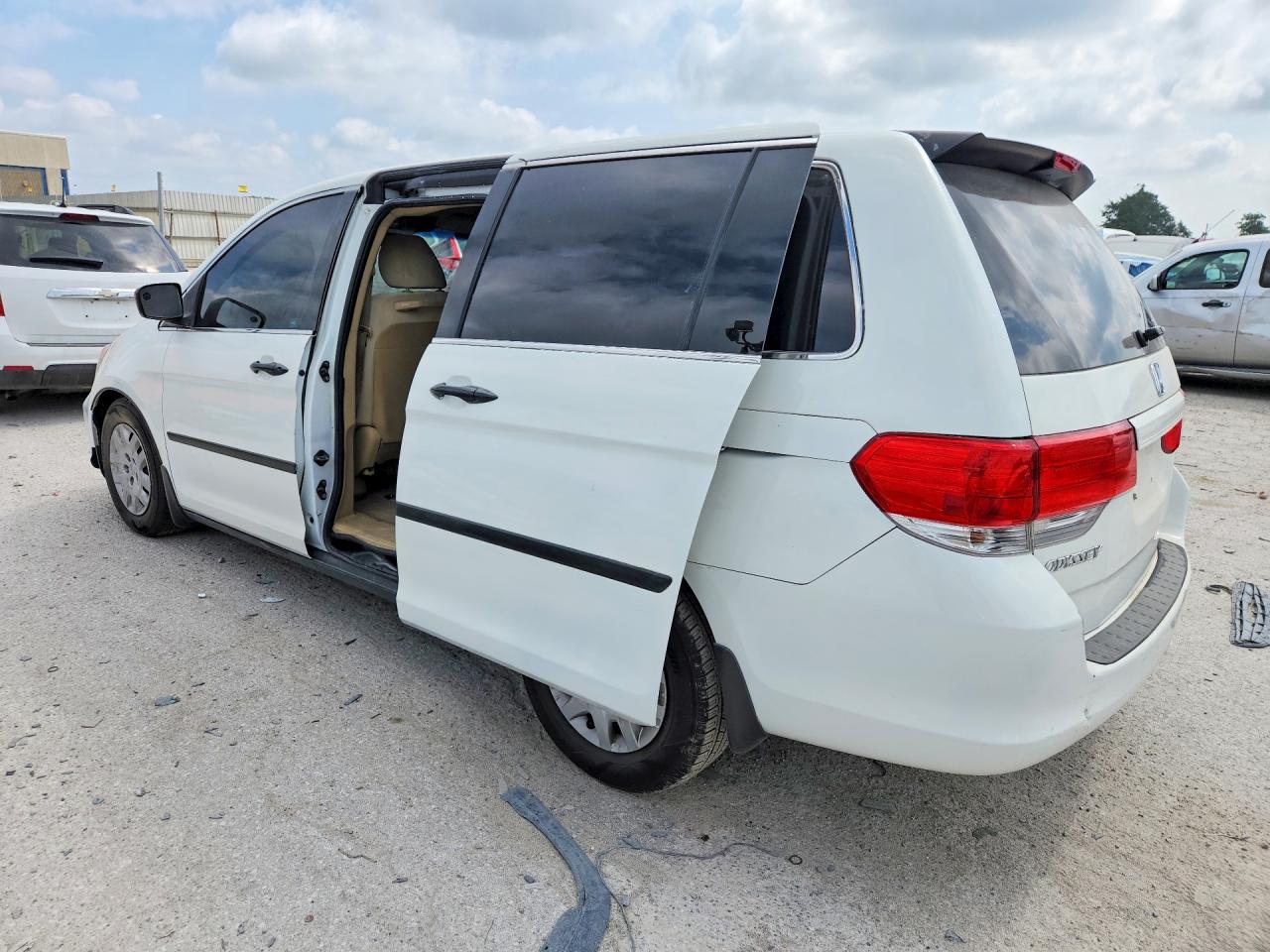 2010 Honda Odyssey Lx White vin: 5FNRL3H28AB090510