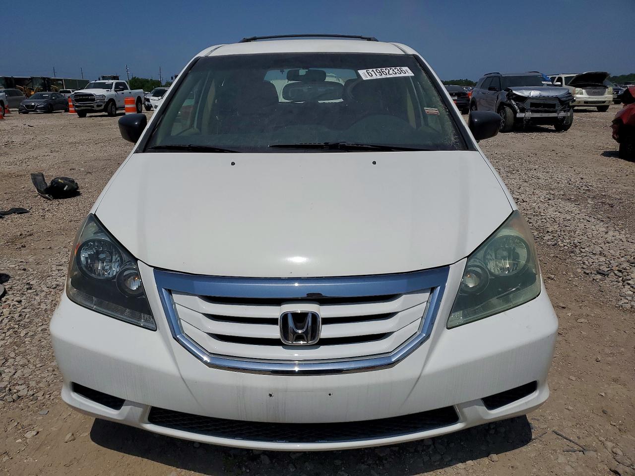 2010 Honda Odyssey Lx White vin: 5FNRL3H29AB017405