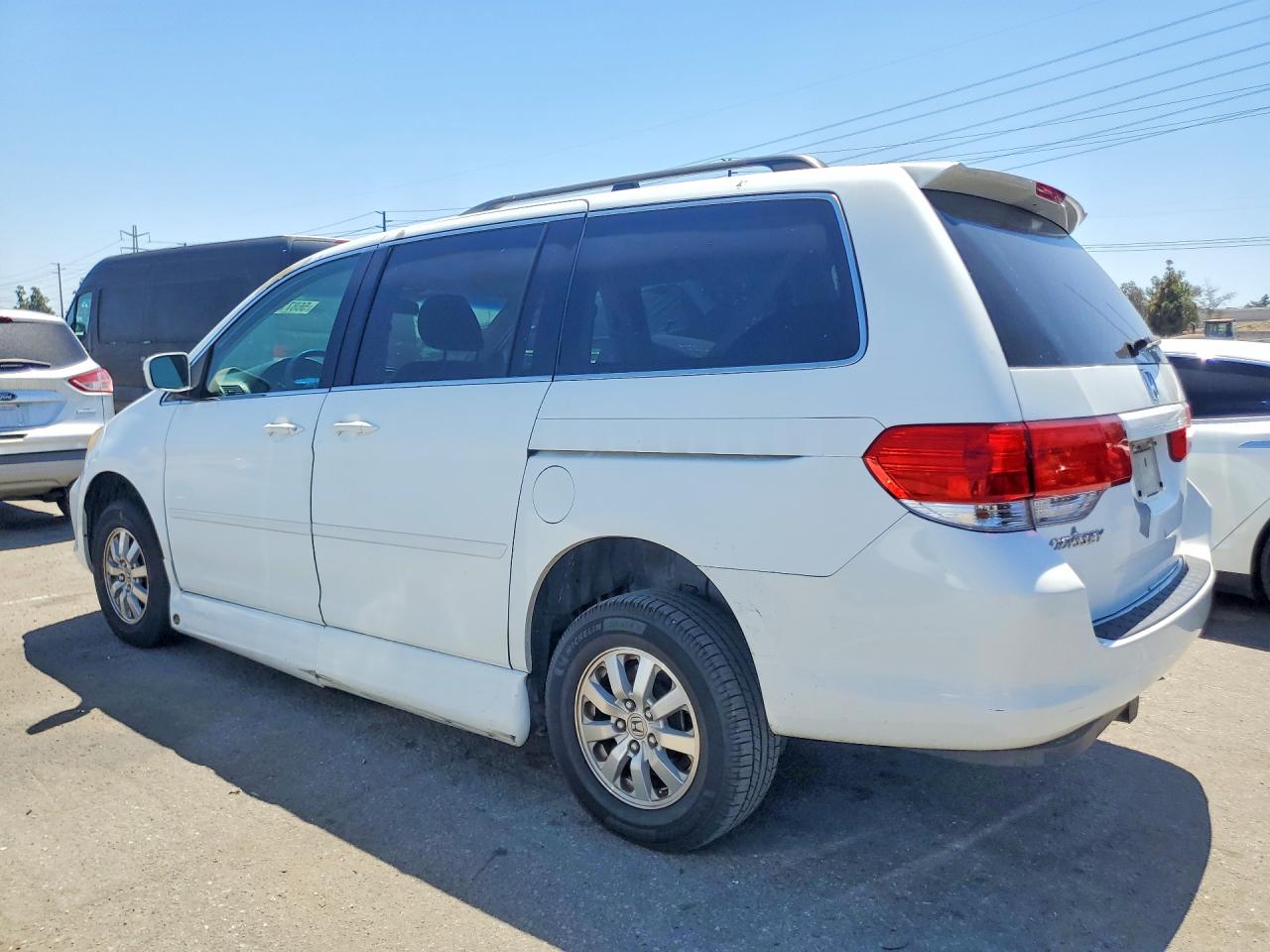 2010 Honda Odyssey Ex White vin: 5FNRL3H44AB081191