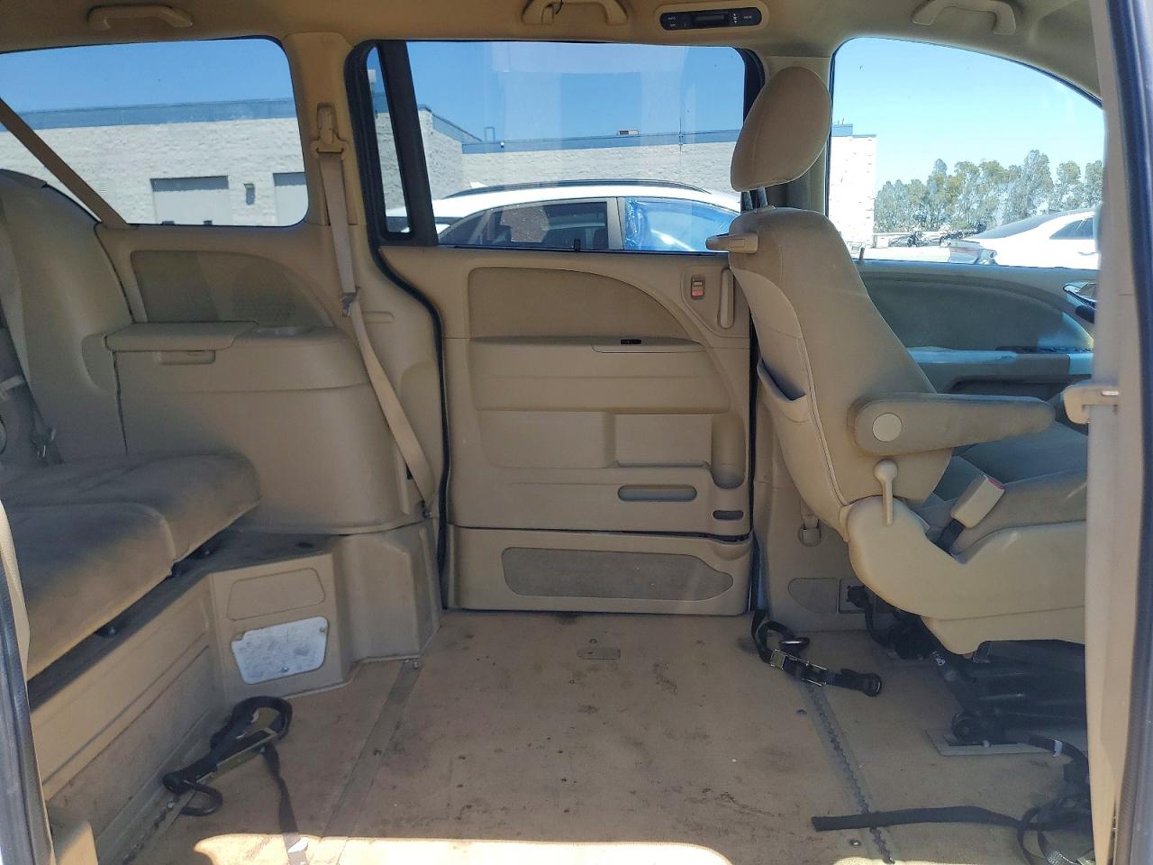 2010 Honda Odyssey Ex White vin: 5FNRL3H44AB081191