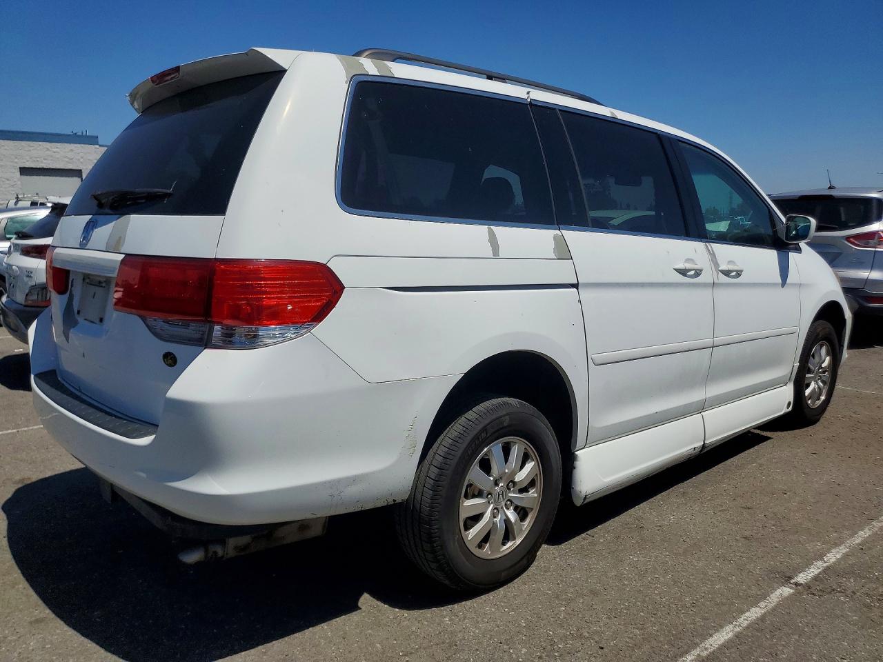 2010 Honda Odyssey Ex White vin: 5FNRL3H44AB081191
