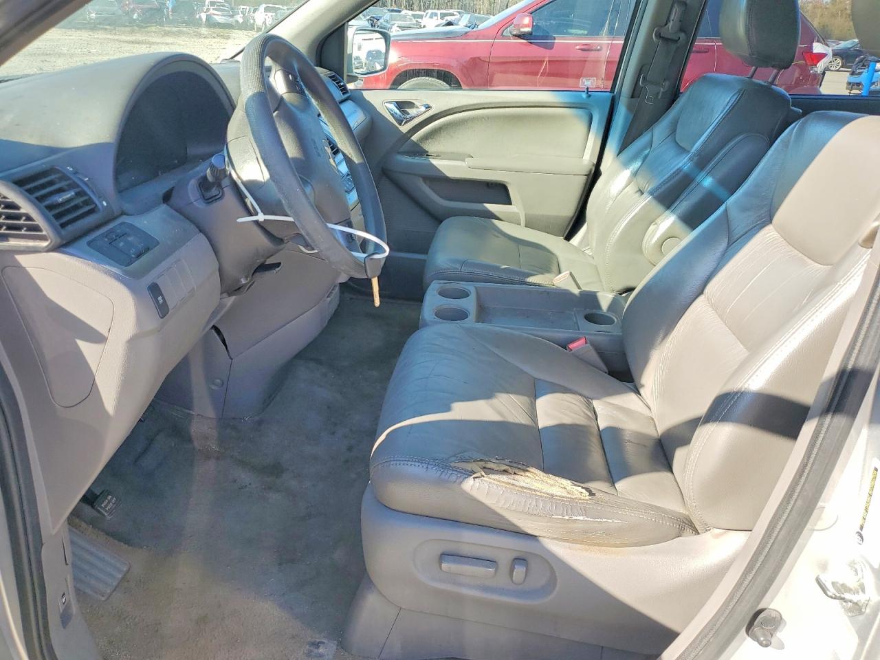 2010 Honda Odyssey Silver vin: 5FNRL3H44AB091462