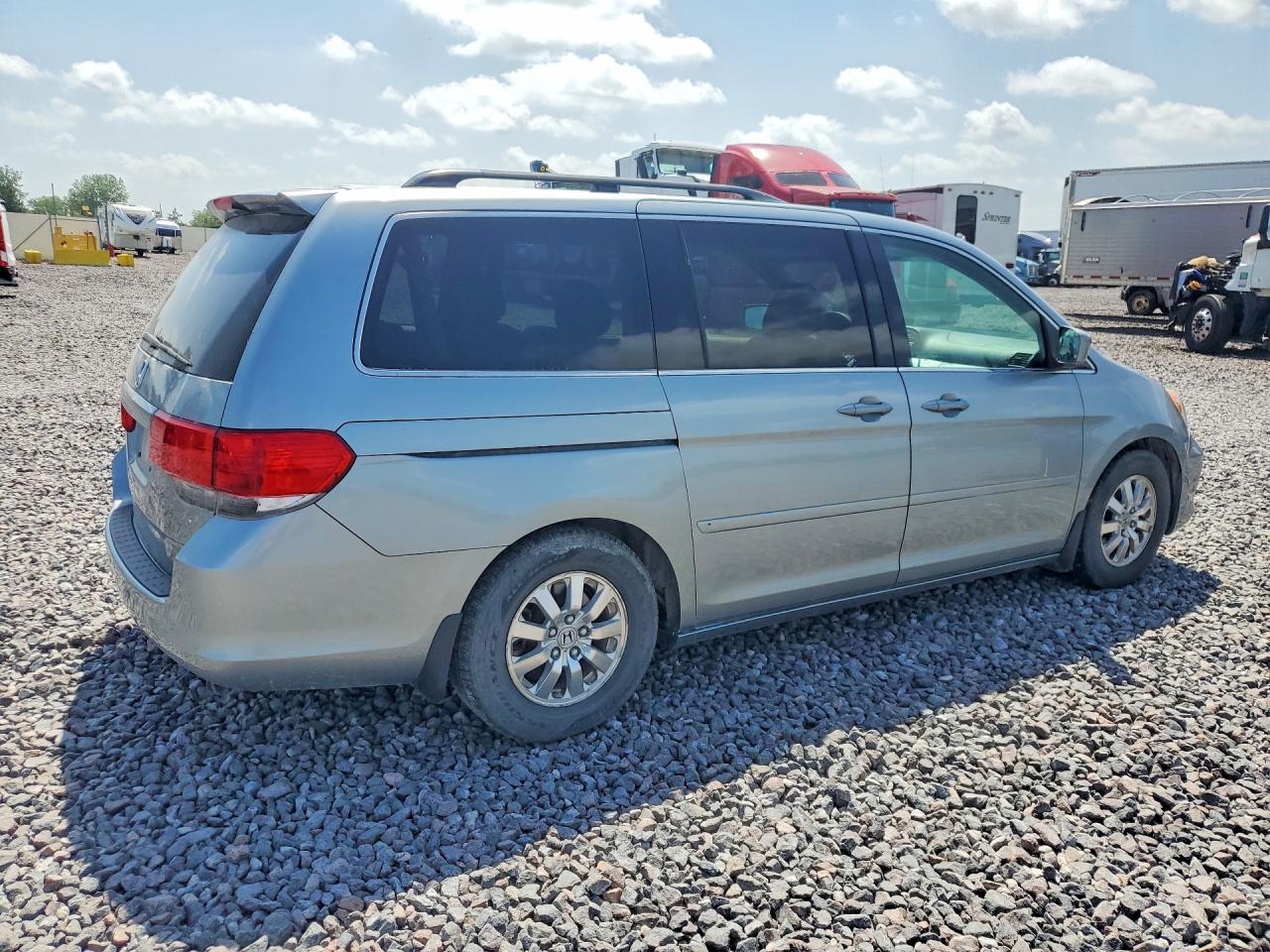 2010 Honda Odyssey Ex Silver vin: 5FNRL3H45AB075044