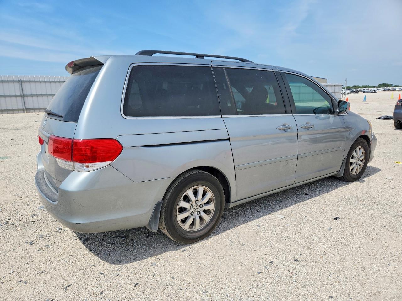 2010 Honda Odyssey Ex Silver vin: 5FNRL3H45AB077568