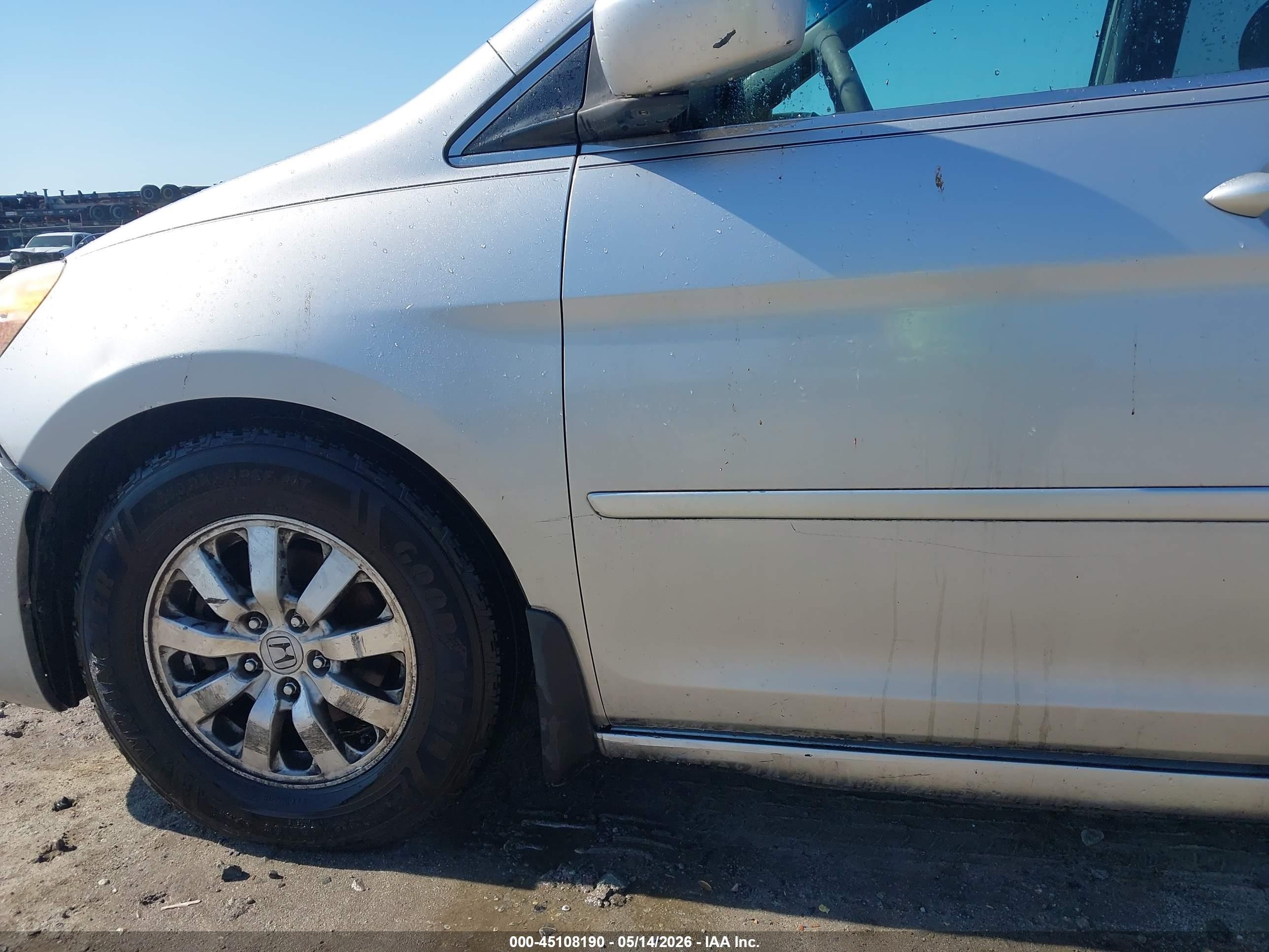 2010 Honda Odyssey Ex Silver vin: 5FNRL3H47AB043860