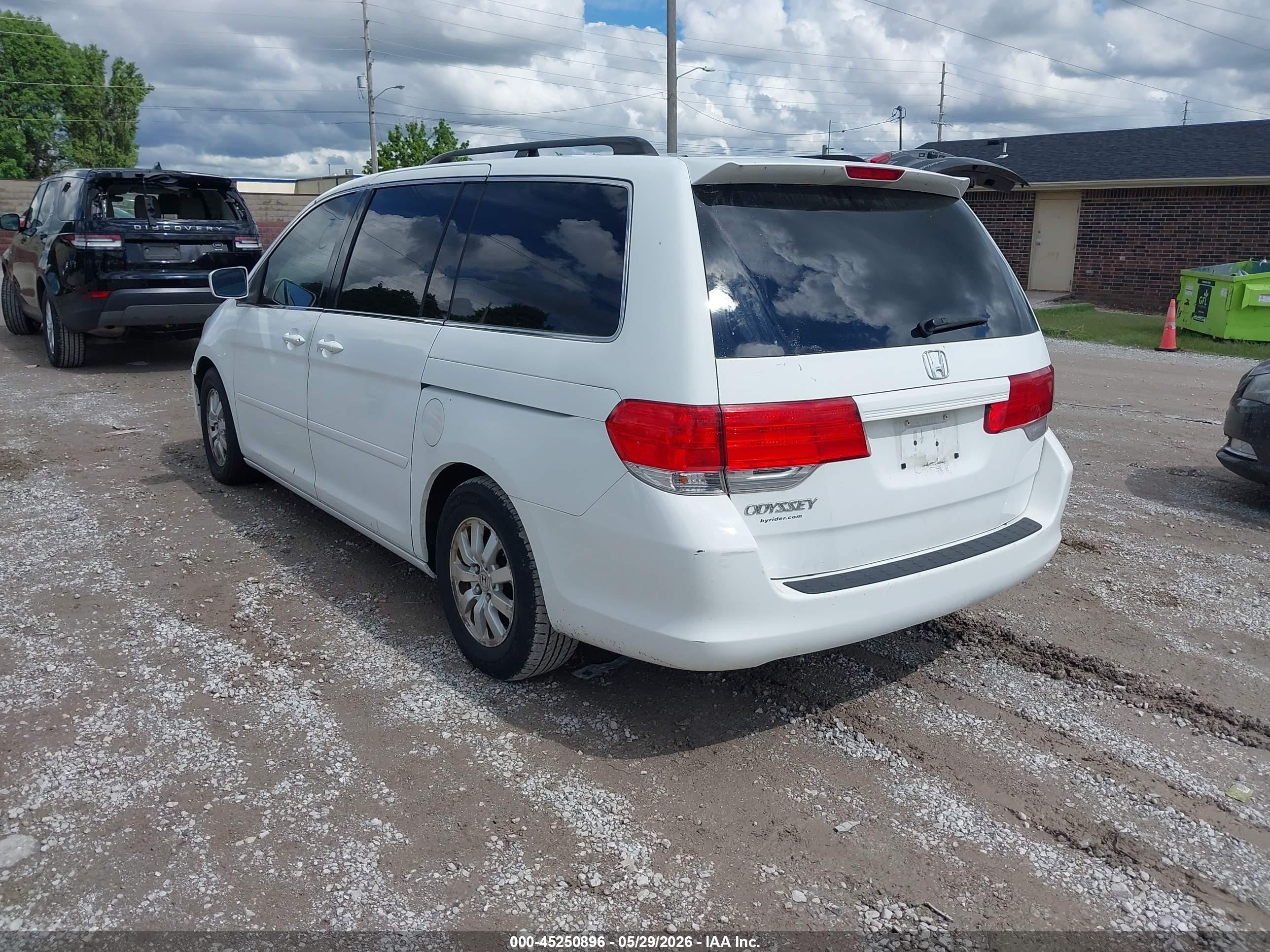 2010 Honda Odyssey Ex White vin: 5FNRL3H47AB067446