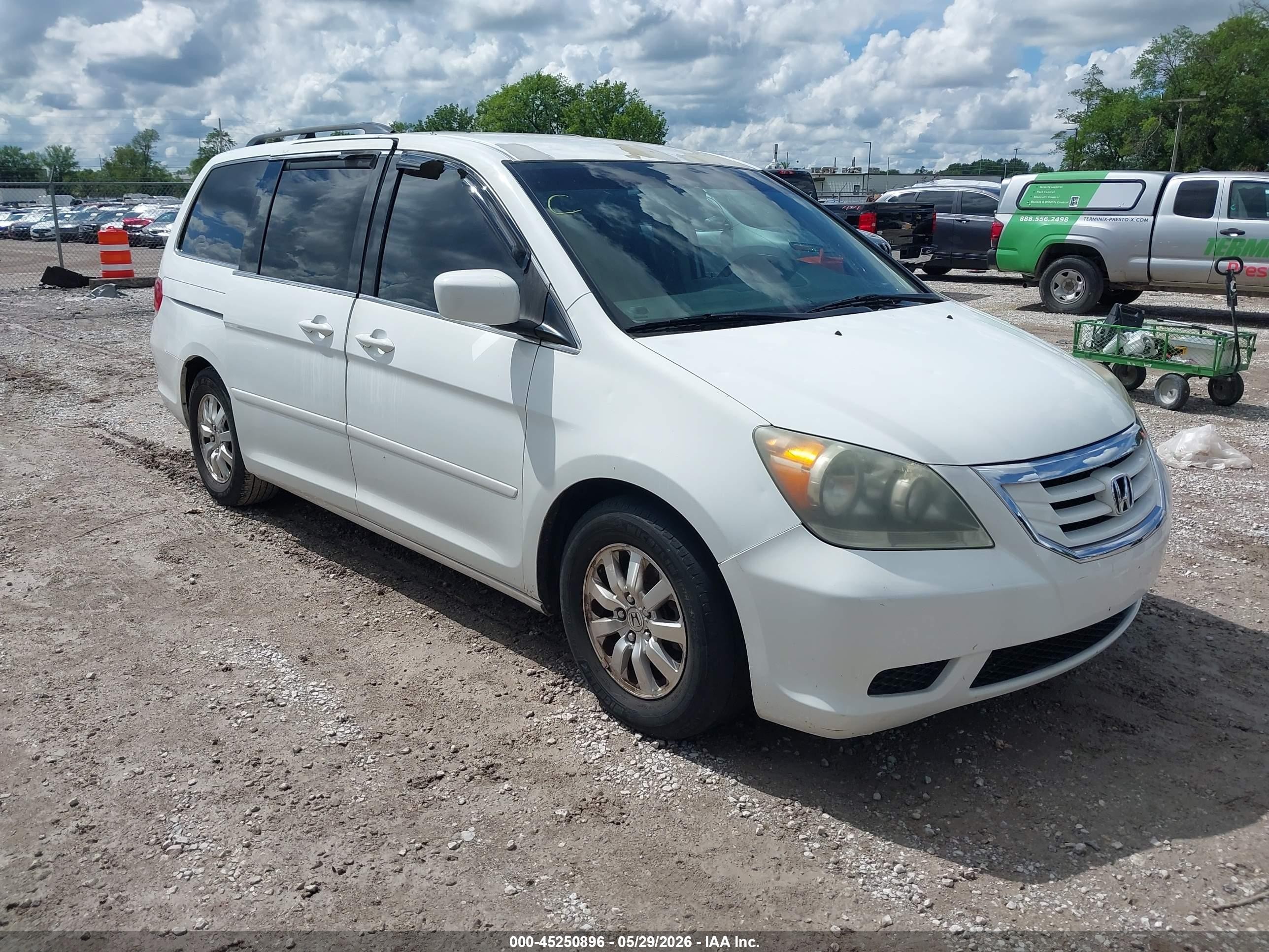 2010 Honda Odyssey Ex White vin: 5FNRL3H47AB067446