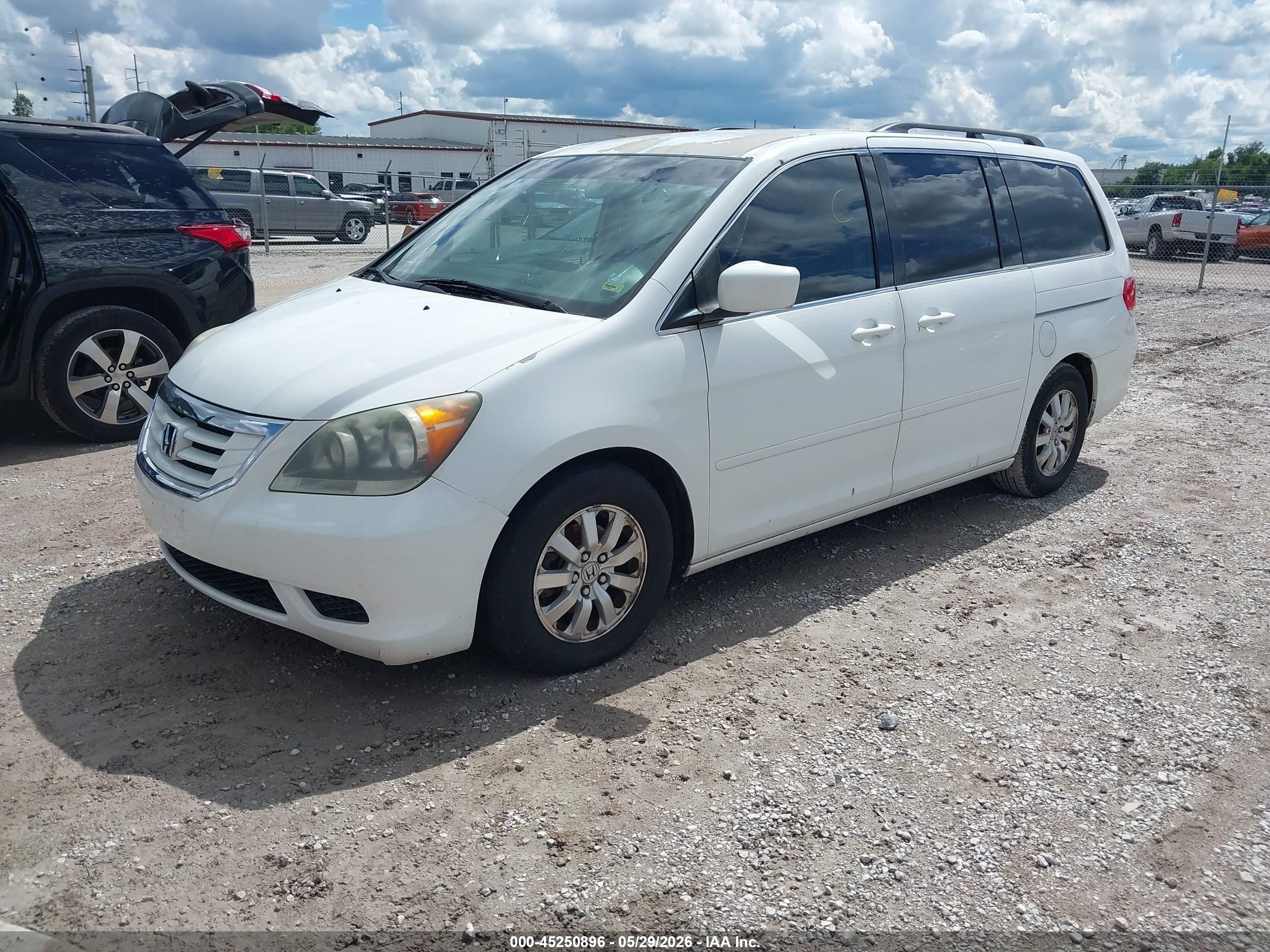 2010 Honda Odyssey Ex White vin: 5FNRL3H47AB067446