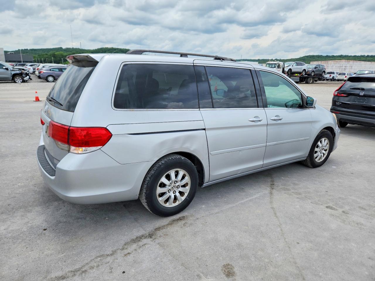 2010 Hond Odyssey Silver vin: 5FNRL3H47AB106861